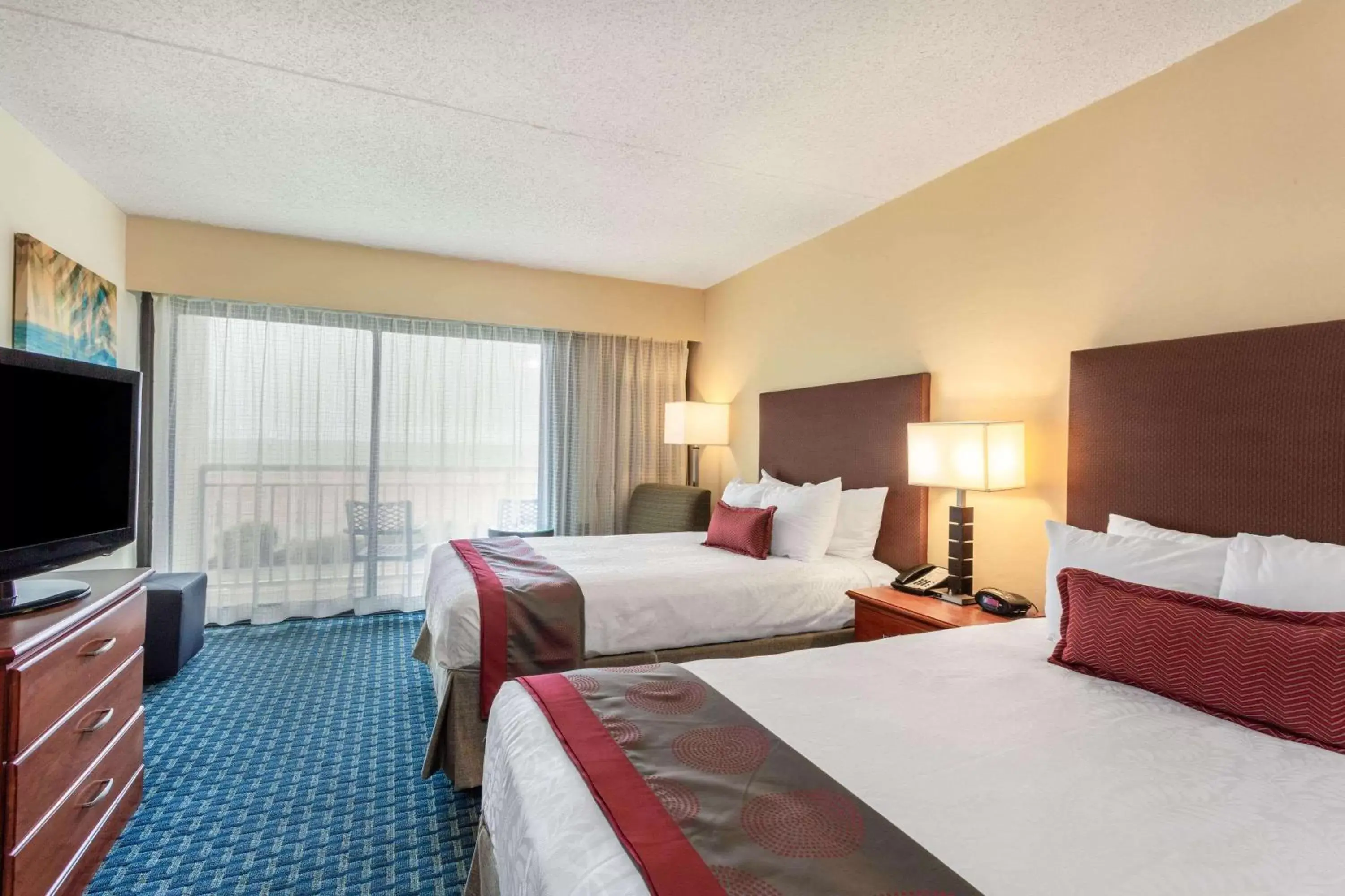 Photo of the whole room, Bed in Ramada Plaza by Wyndham Virginia Beach