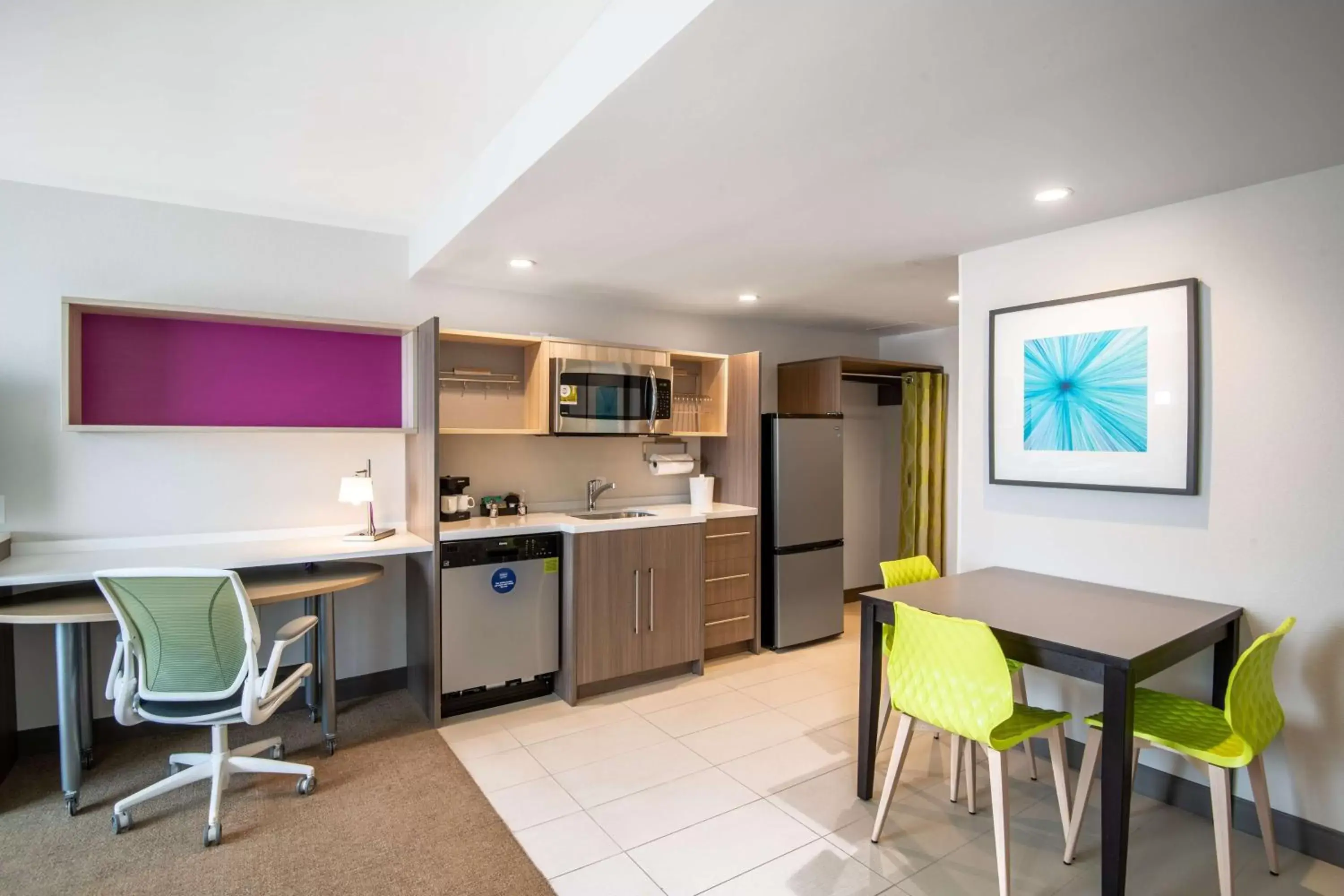 Bedroom, Kitchen/Kitchenette in Home2 Suites By Hilton Phoenix Airport North, Az