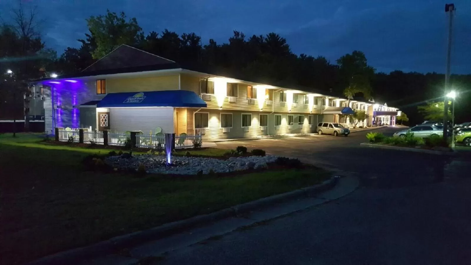 Property building in Days Inn & Suites by Wyndham Stevens Point