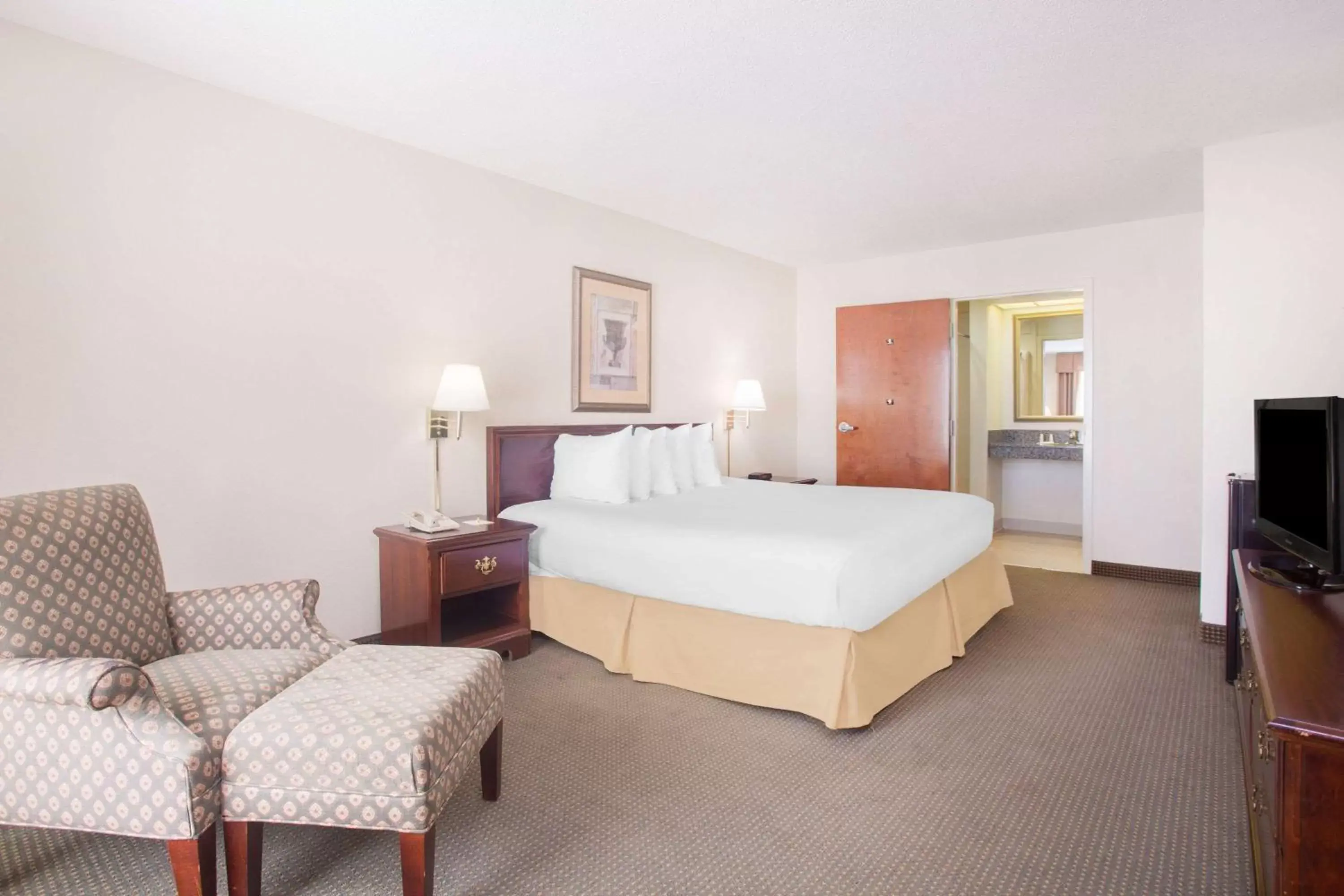 Photo of the whole room, Bed in Days Inn by Wyndham Metter