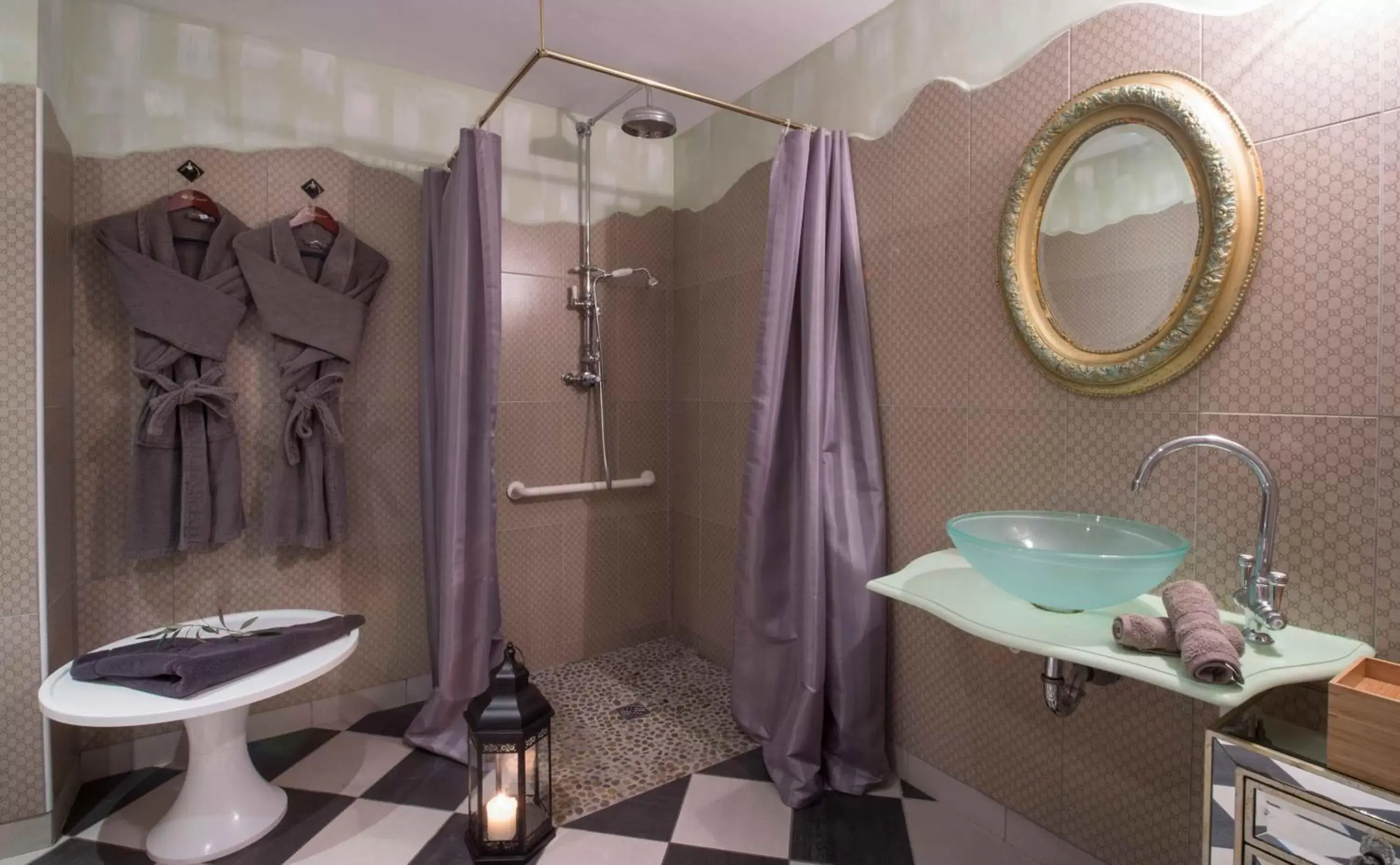 Shower, Bathroom in Le Mascaret - Restaurant Hotel Spa