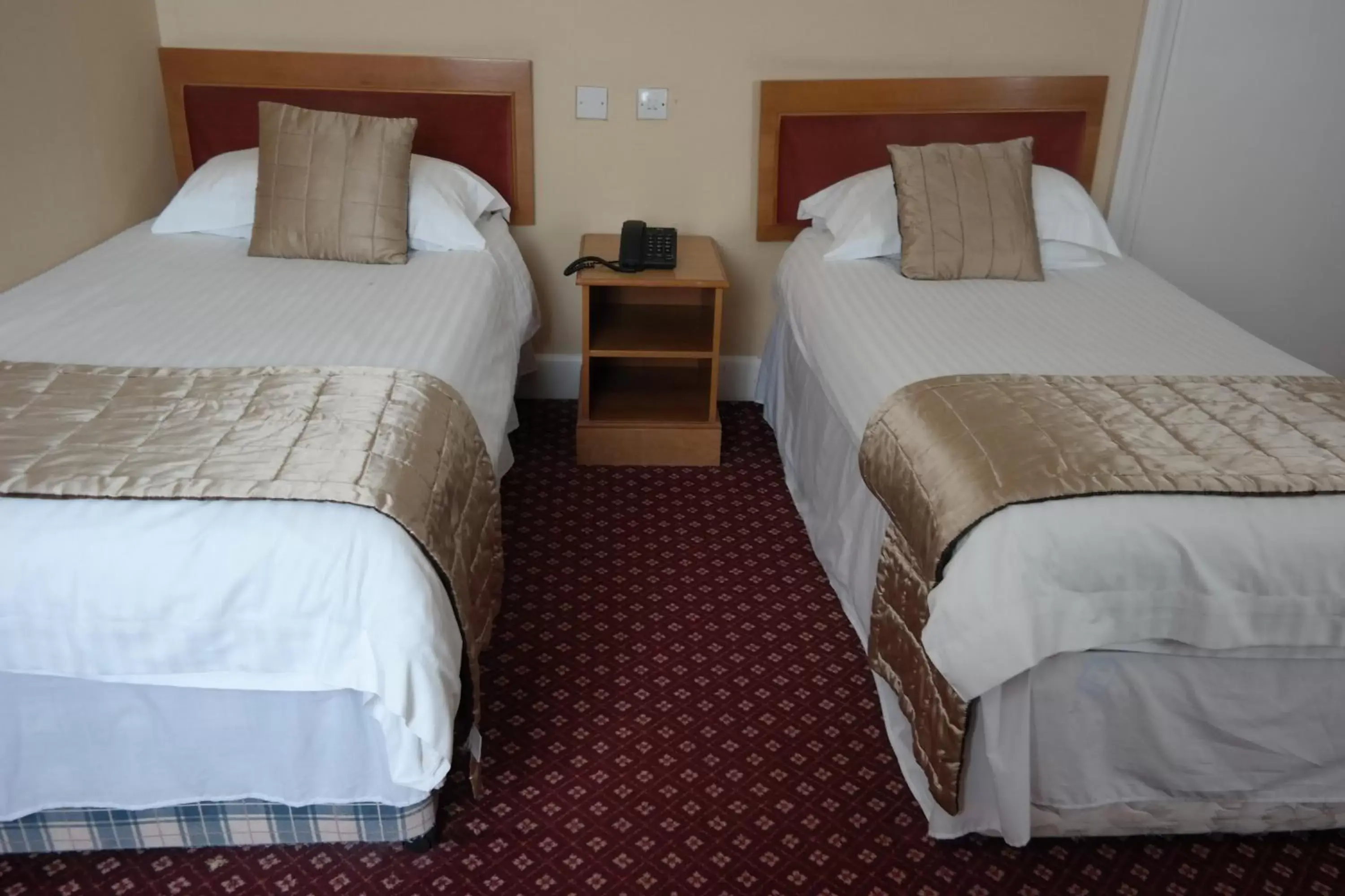 Bathroom, Bed in Trouville Hotel