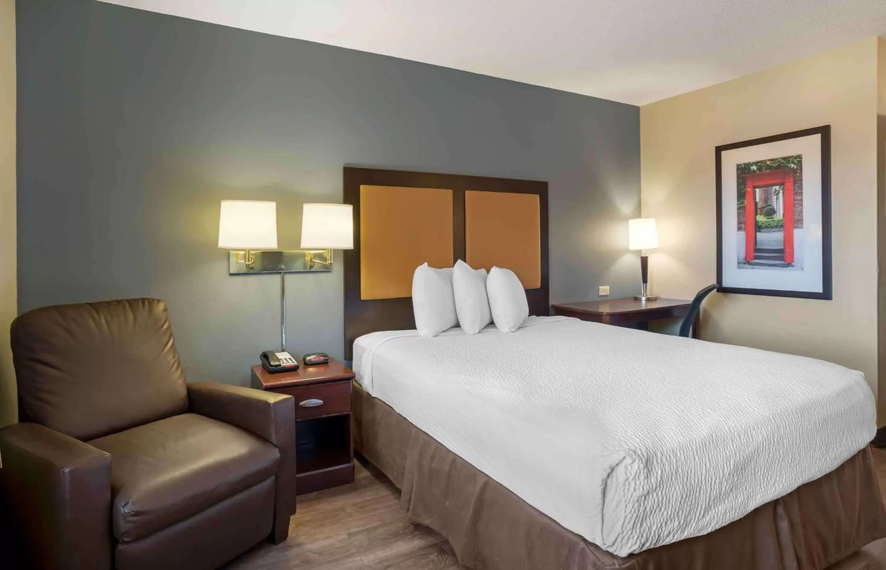 Bedroom, Bed in Extended Stay America Suites - Frederick - Westview Dr