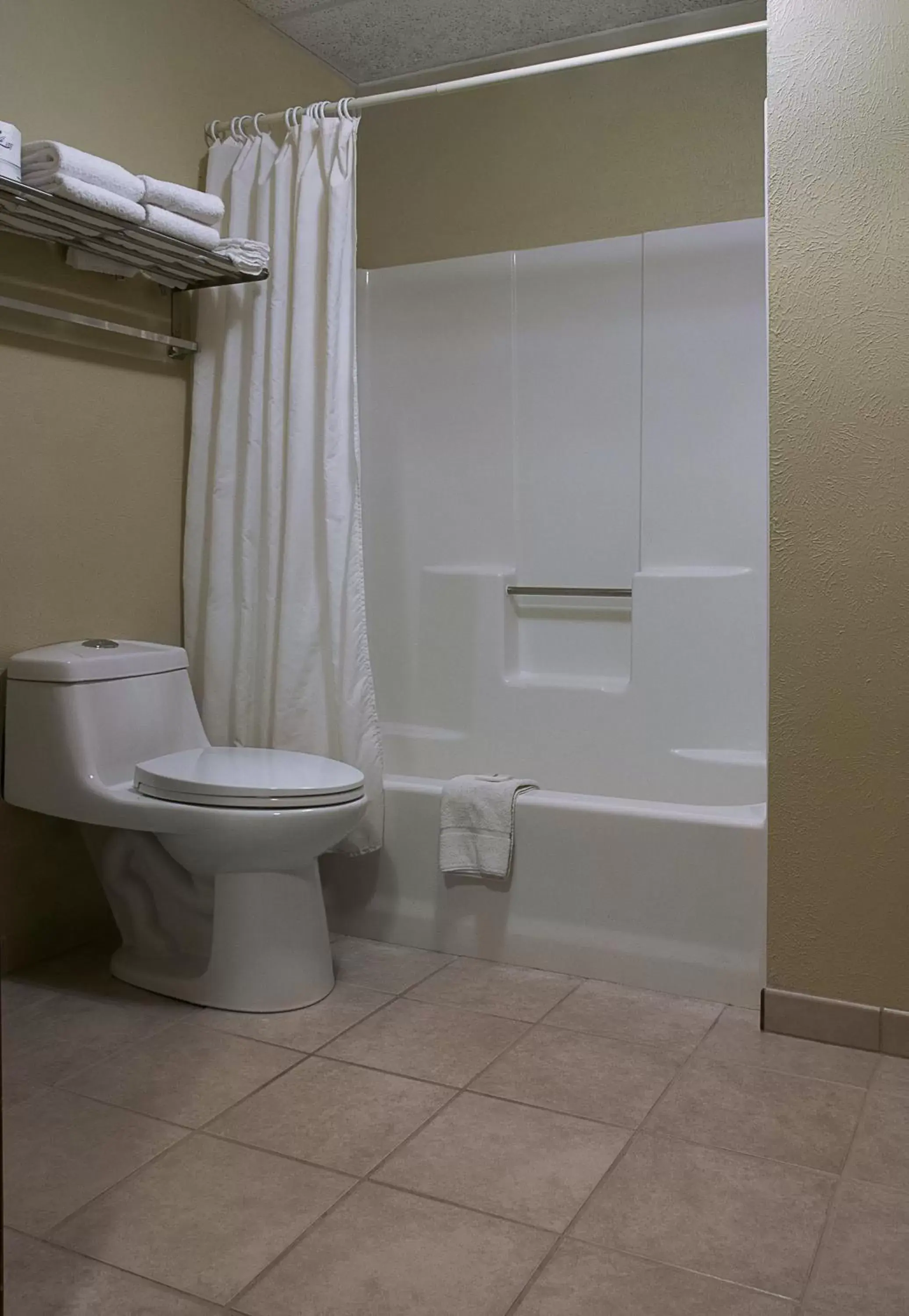 Bathroom in Boulder Twin Lakes Inn