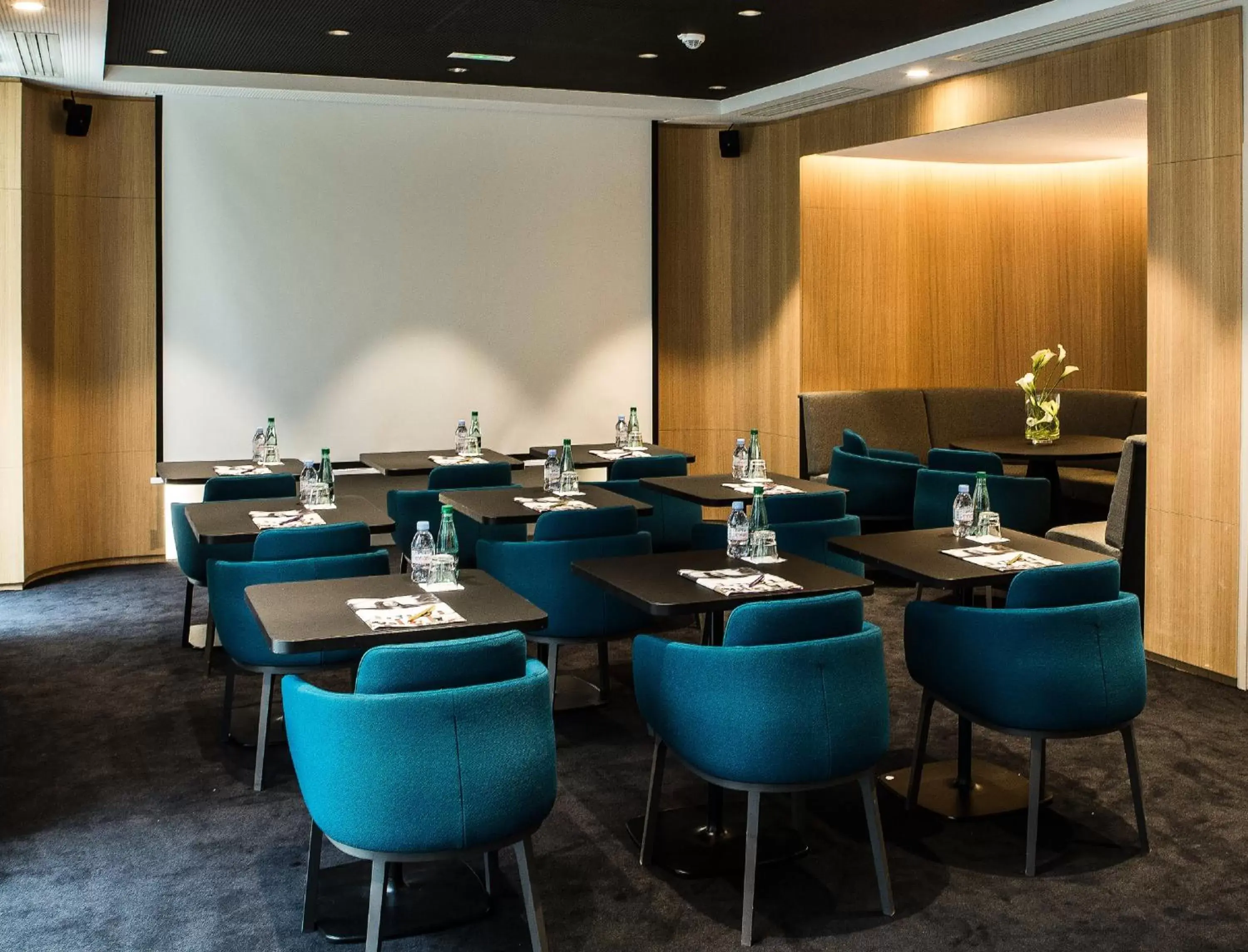 Meeting/conference room, Restaurant/Places to Eat in Mercure Paris 17 Batignolles