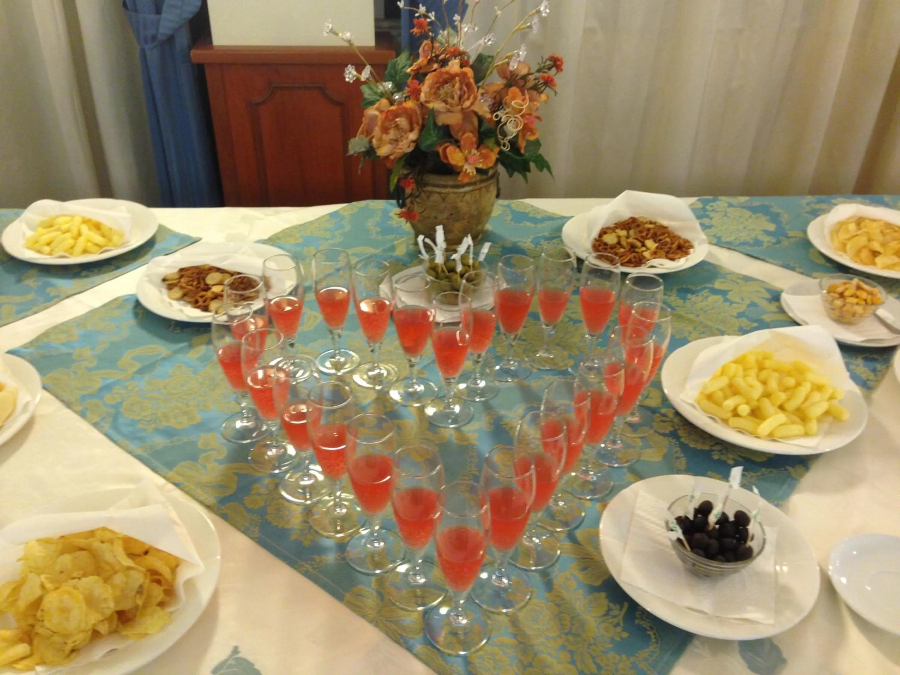 Restaurant/places to eat in Hotel Niagara