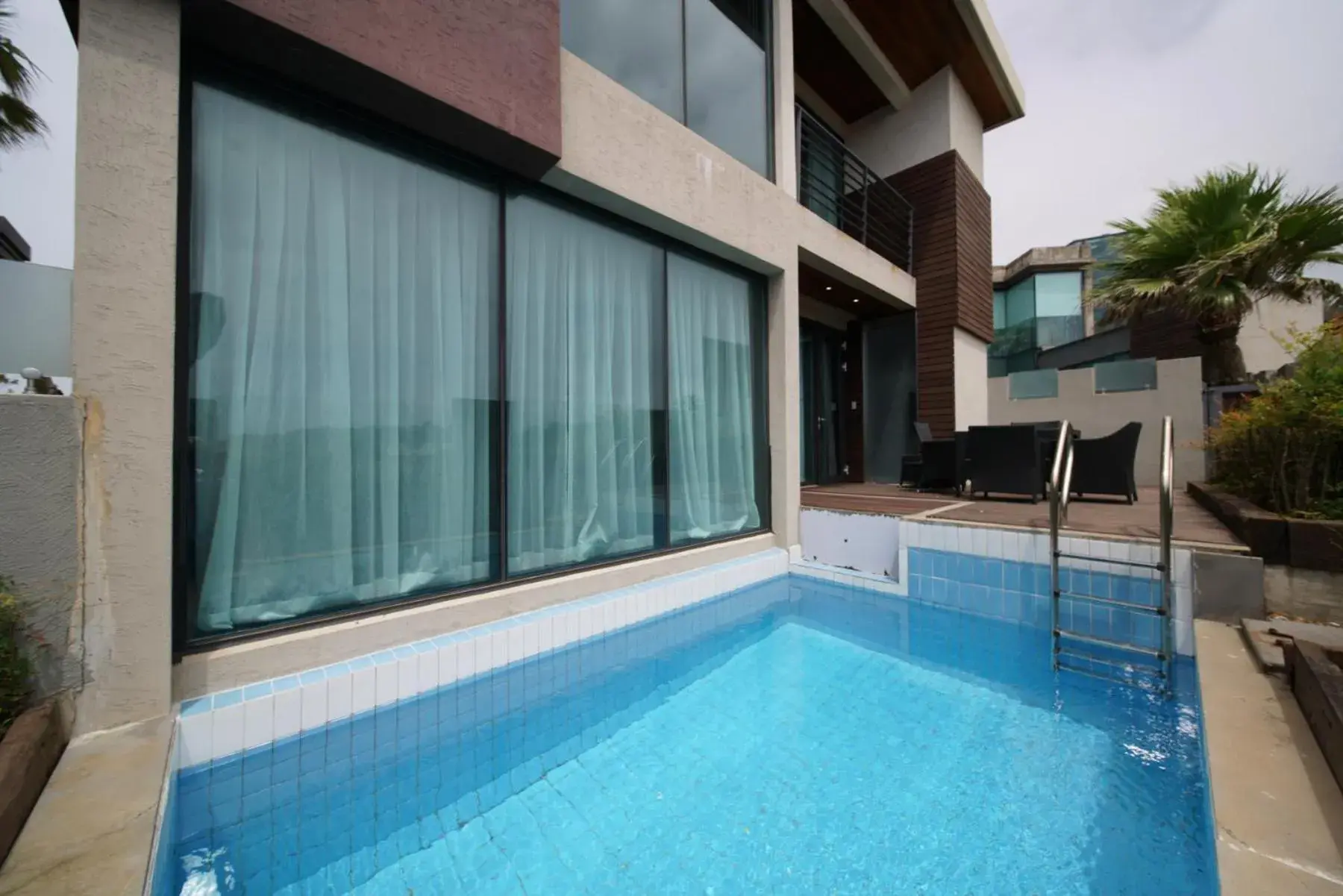 Swimming Pool in Jeju Hotel Scarboro