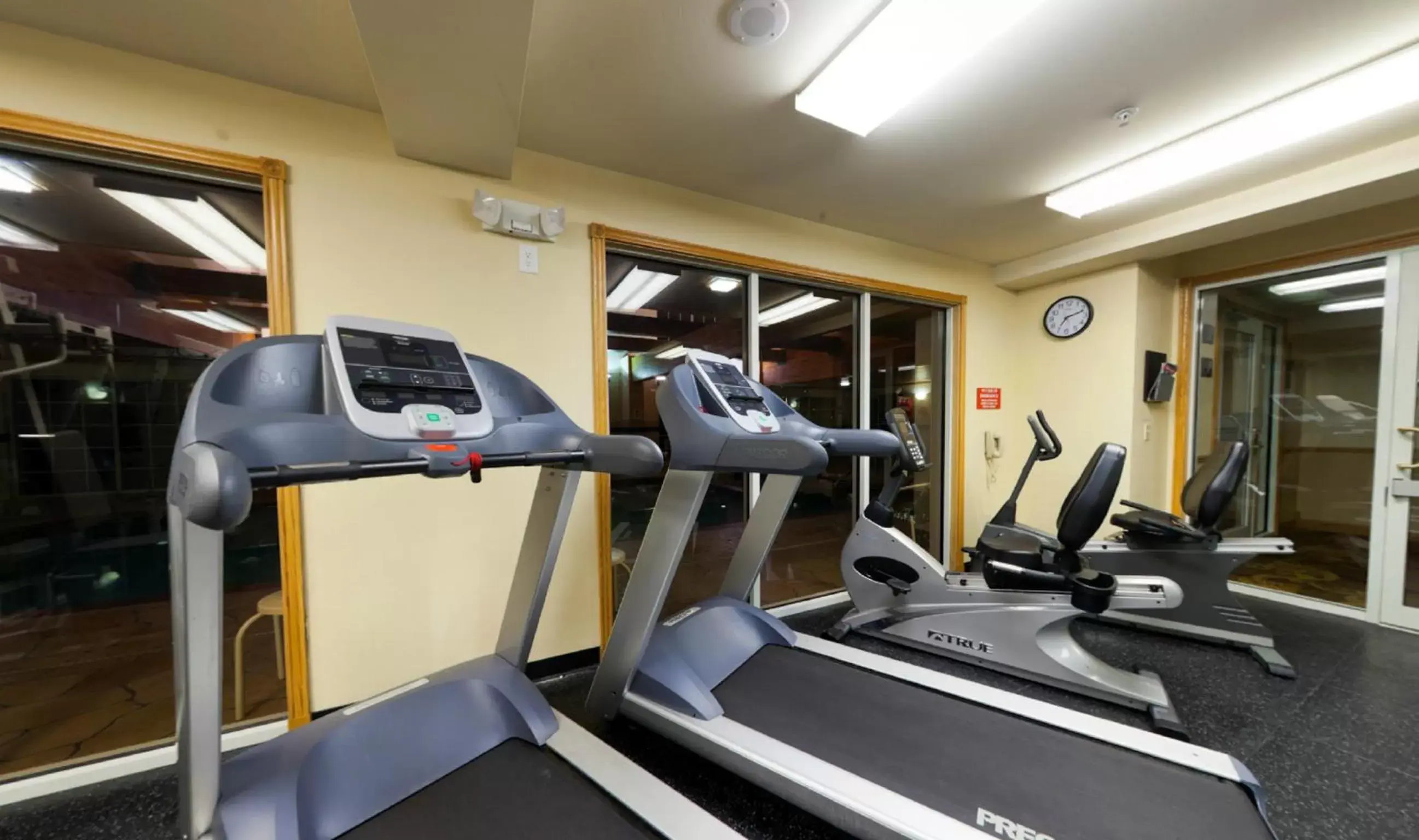 Fitness centre/facilities, Fitness Center/Facilities in Country Inn & Suites by Radisson, Milwaukee Airport, WI