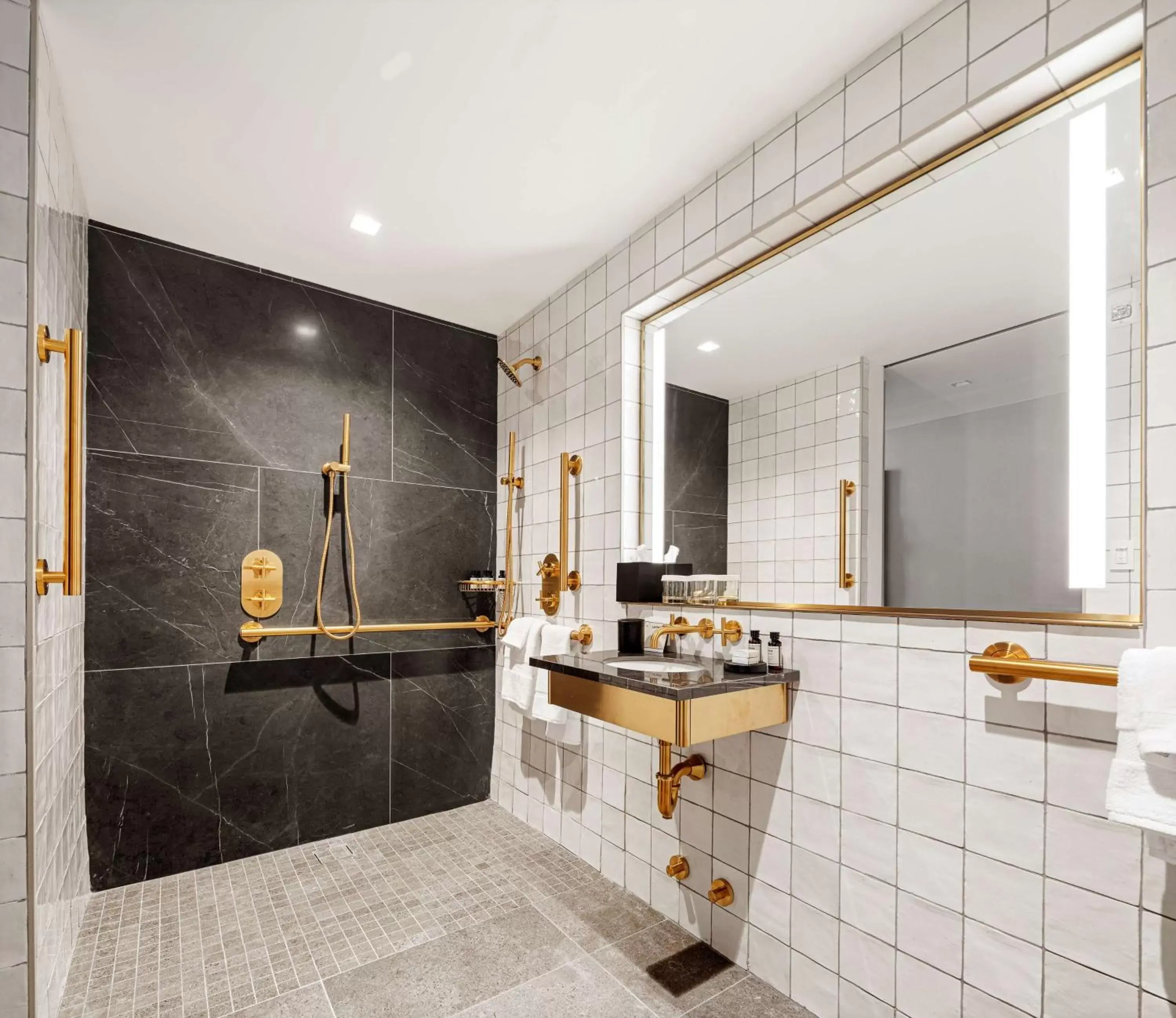Shower, Bathroom in Grayson Hotel