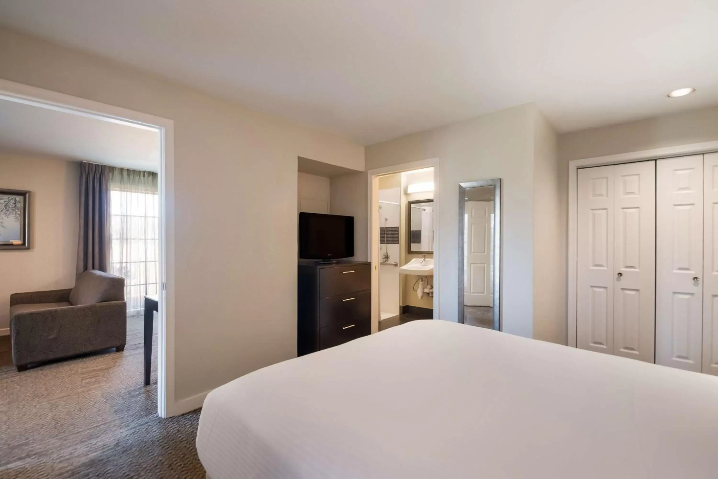 Bedroom, Bed in Sonesta ES Suites Dulles Airport