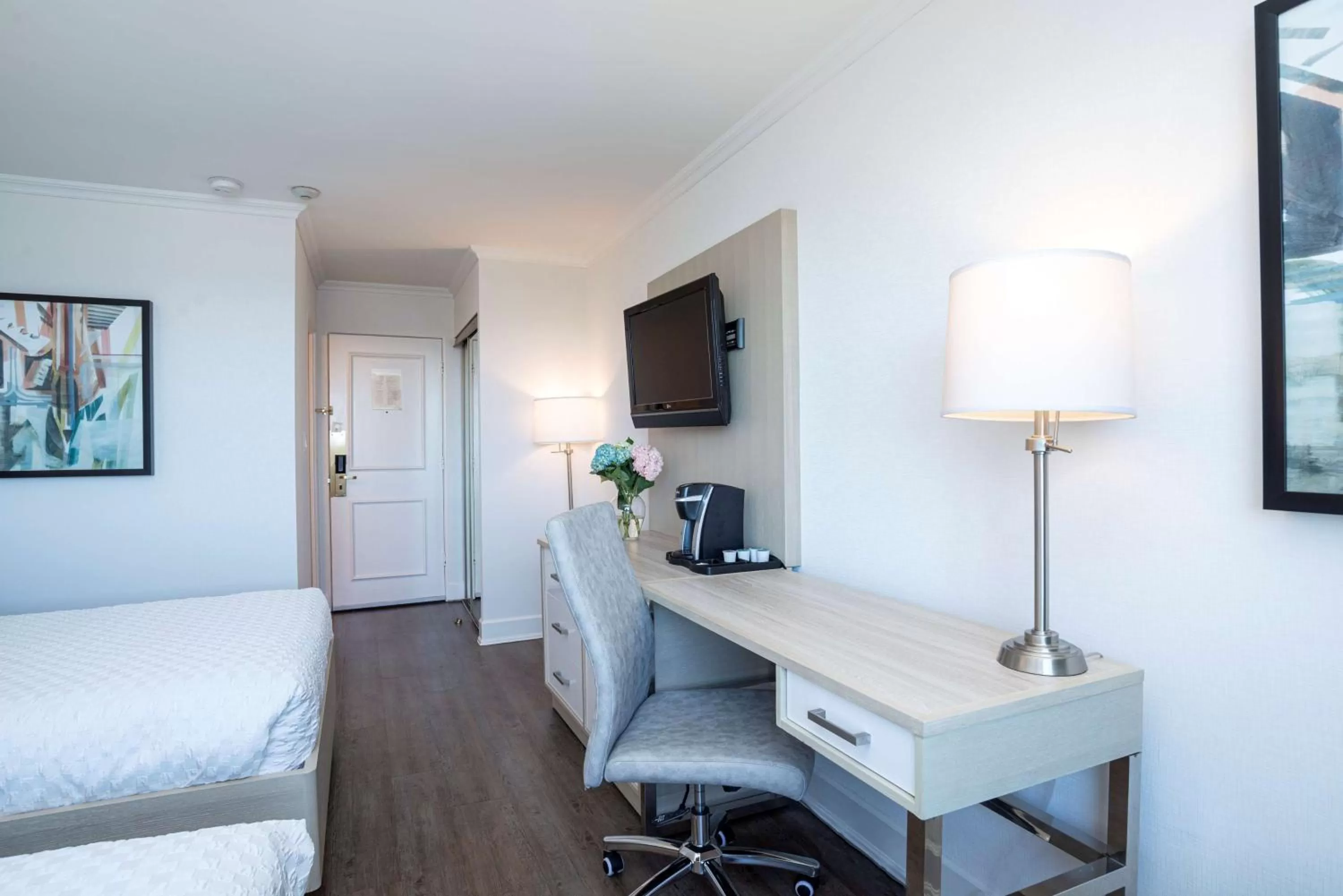 Photo of the whole room, Bed in Best Western Dorchester Hotel