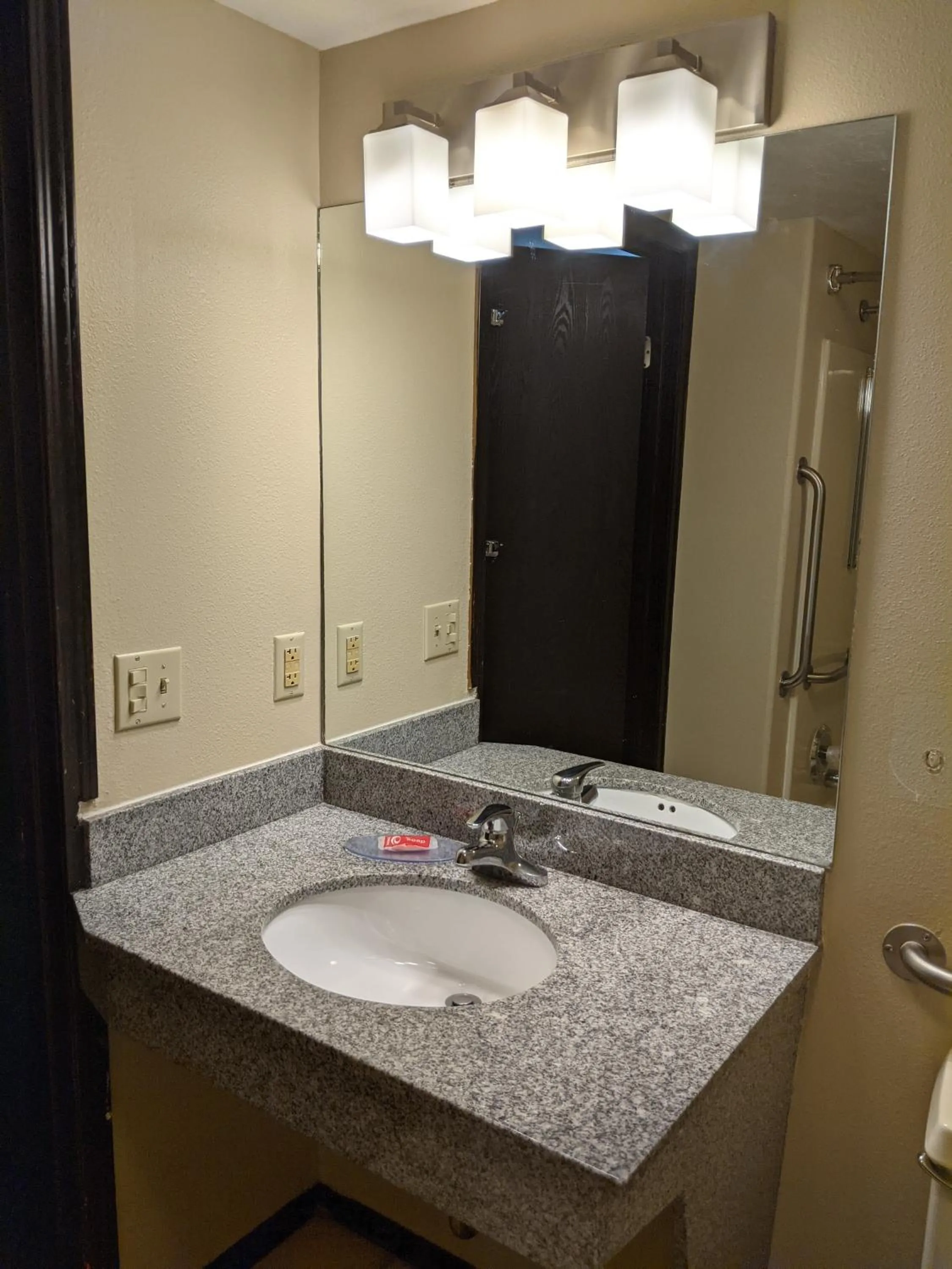 Bathroom in Econostay
