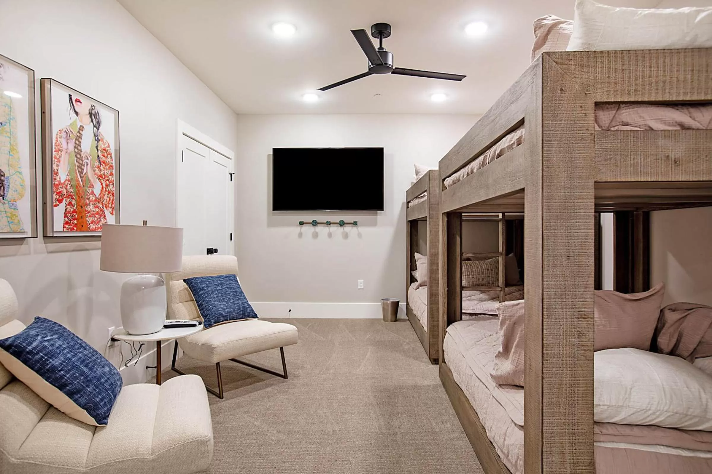 Bed in Black Rock Mountain Resort