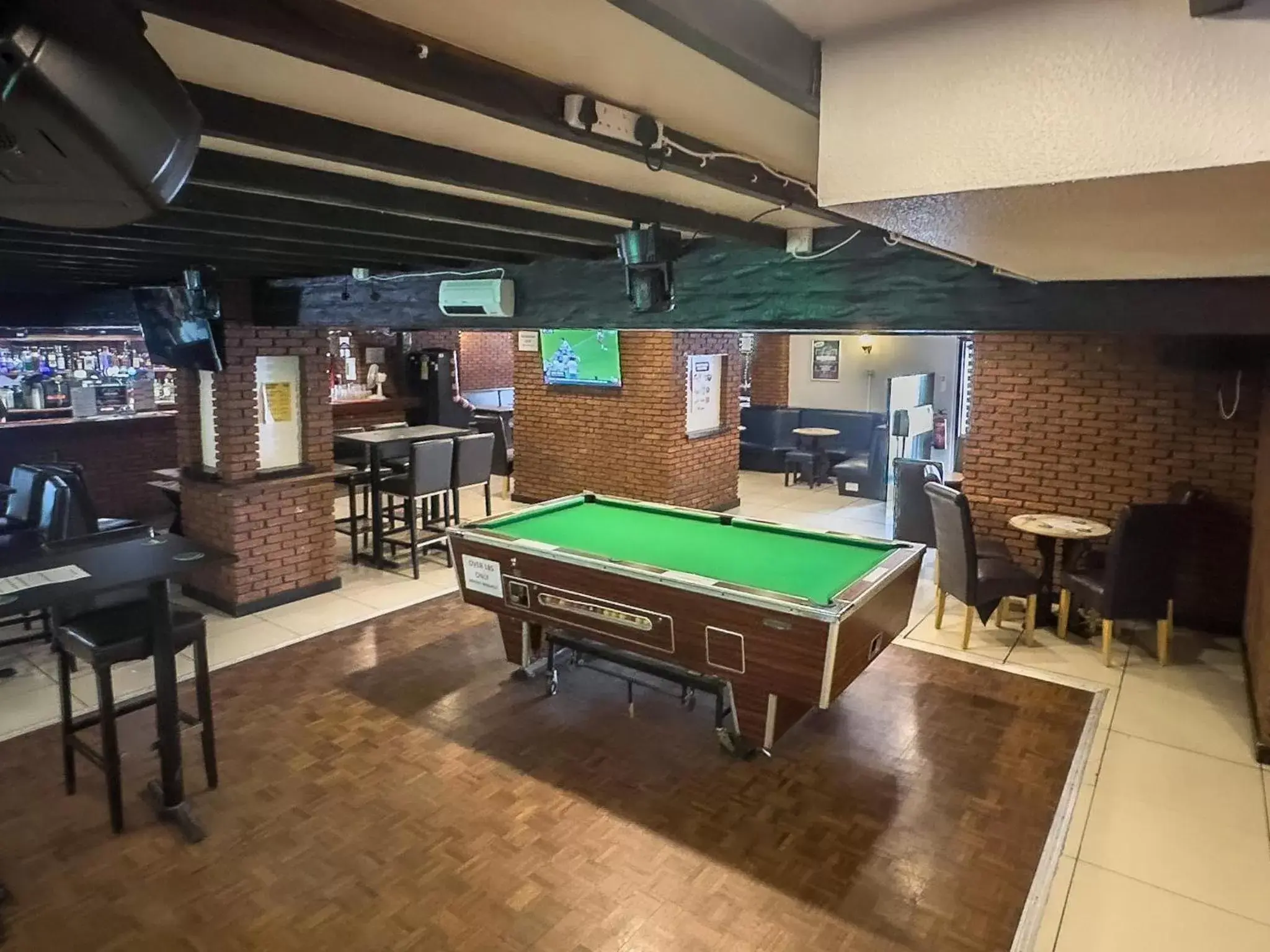 Lounge or bar, Billiards in Gilson Hotel