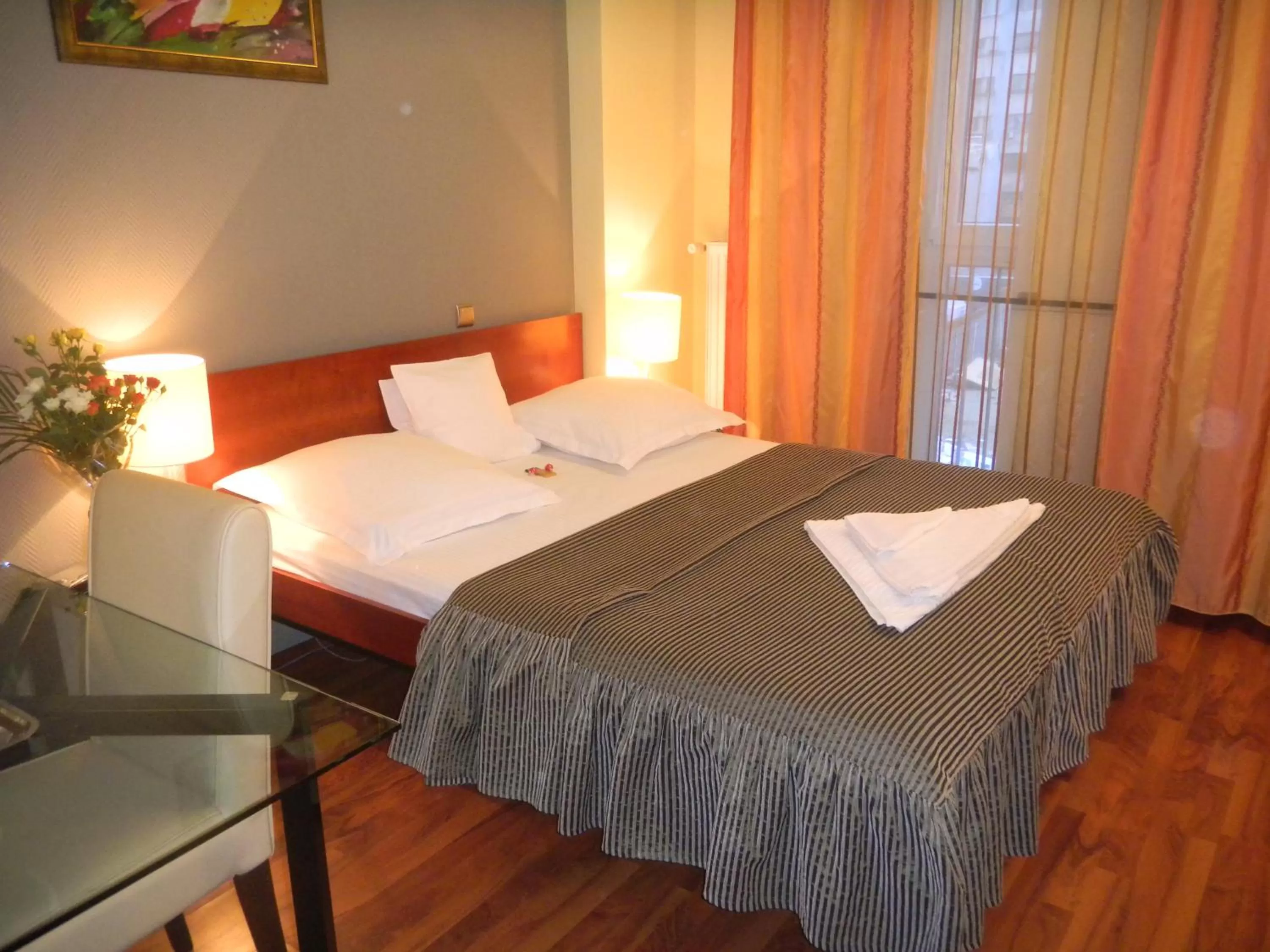 Bed in Tania-Frankfurt Hotel