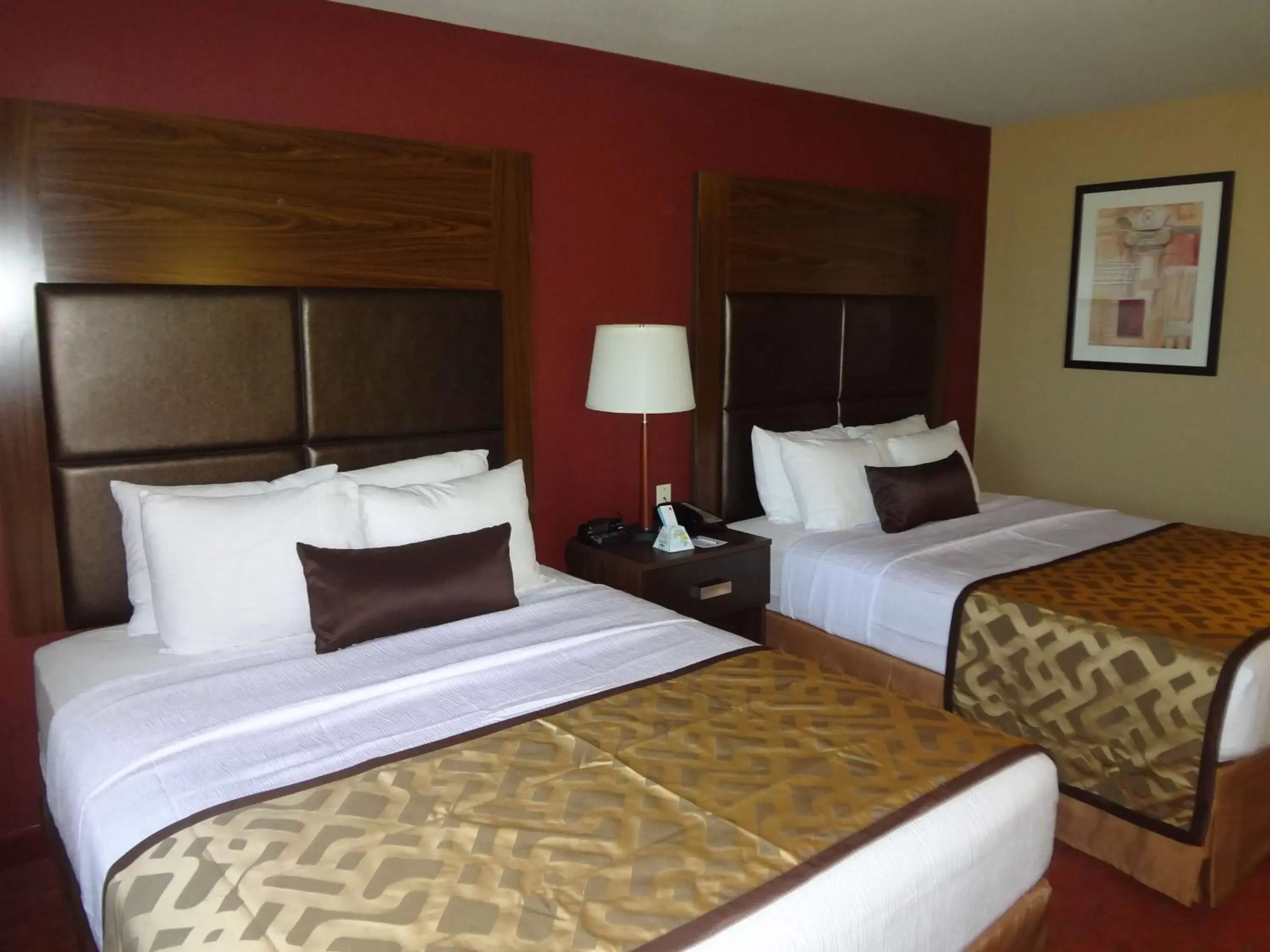 Photo of the whole room, Bed in Best Western Plus Tulsa Woodland Hills Hotel and Suites