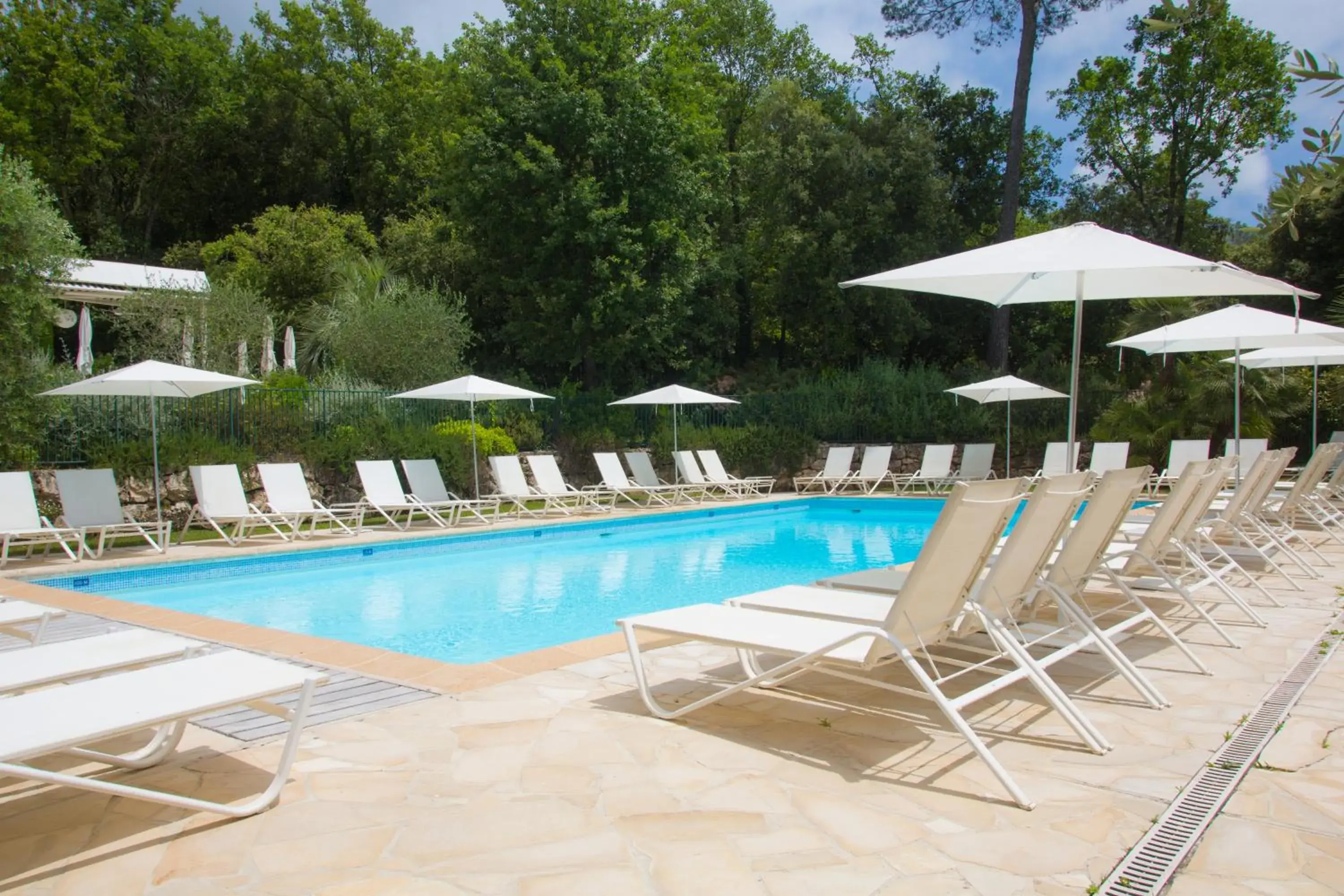 Pool view, Swimming Pool in Hotel Restaurant La Vague de Saint Paul & Spa