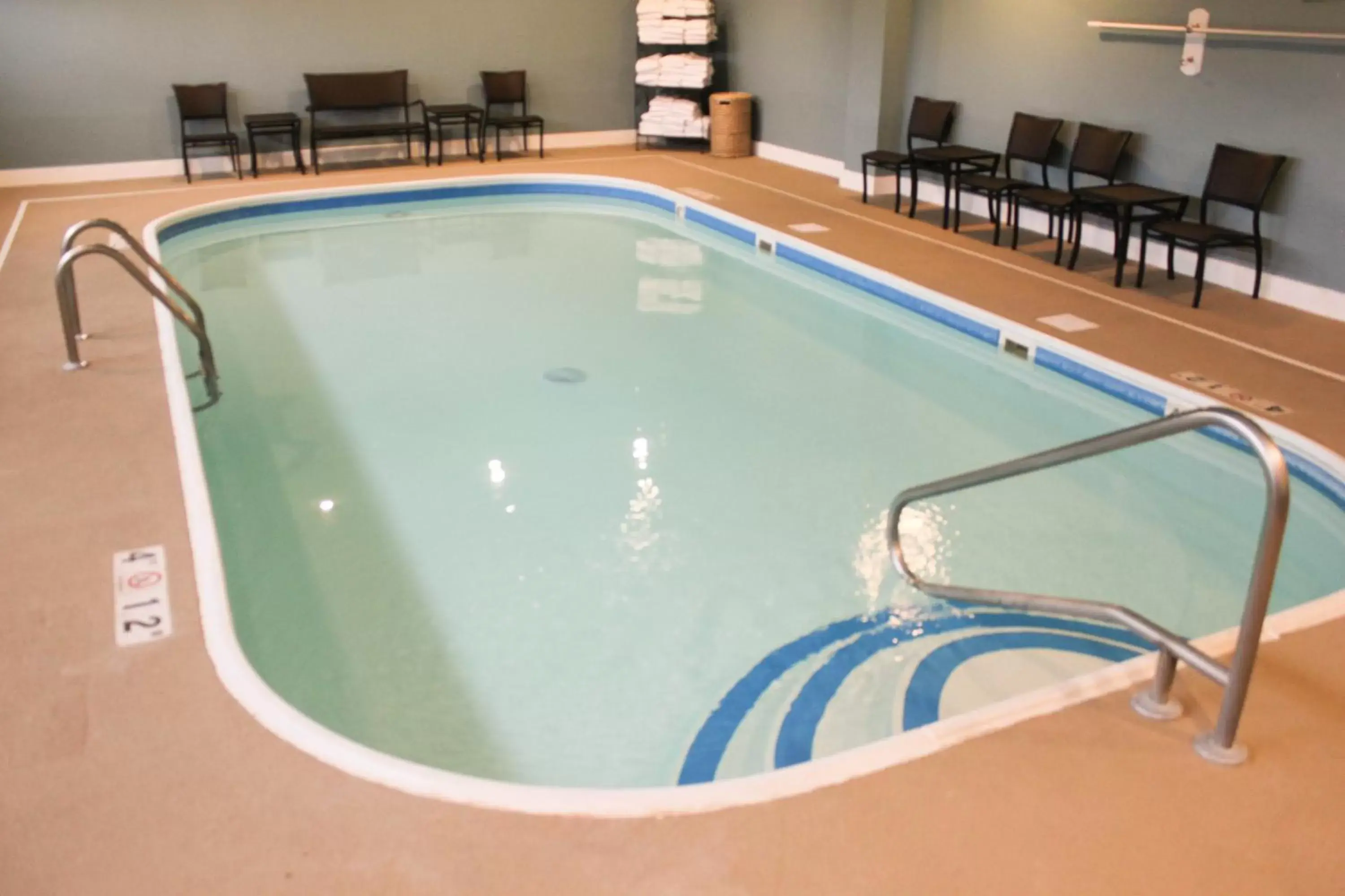 Swimming pool in Holiday Inn Express Osage Beach - Lake of the Ozarks by IHG Swimming pool in Holiday Inn Express Osage Beach - Lake of the Ozarks by IHG