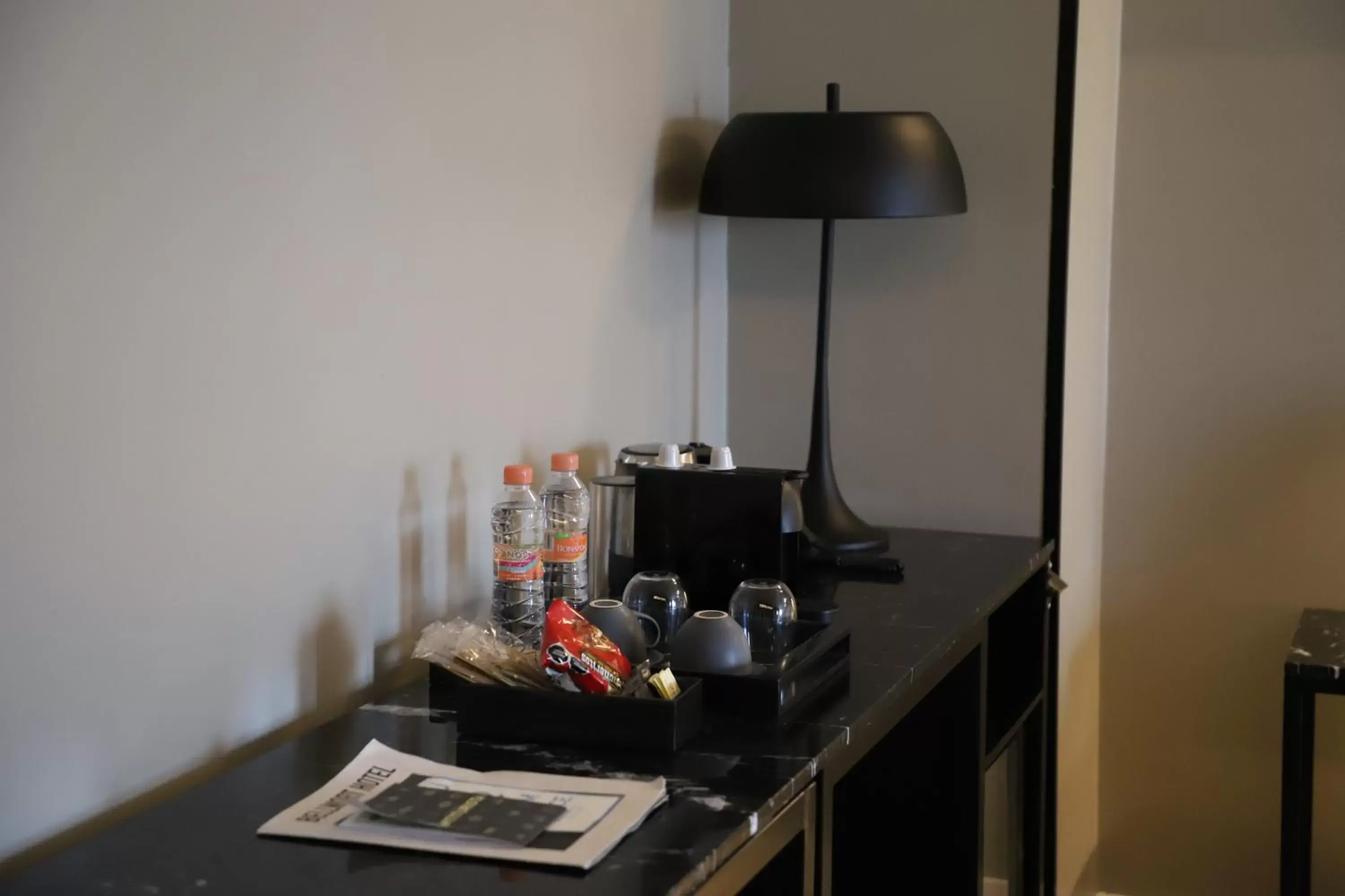 Coffee/tea facilities, TV/Entertainment Center in Bellwort Hotel