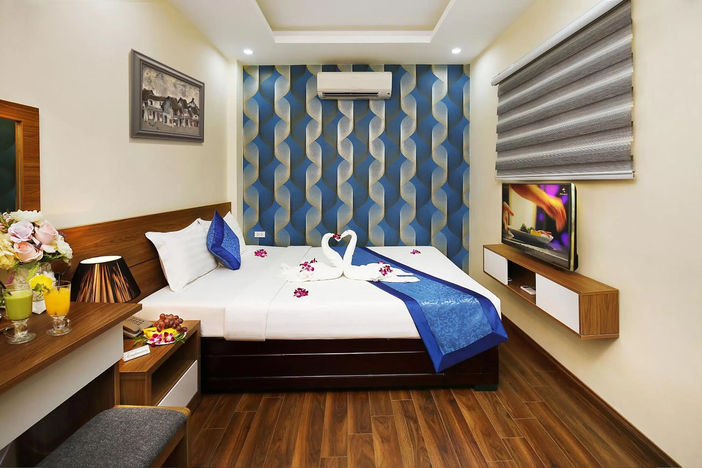 Shower, Bed in Aquarius Grand Hotel