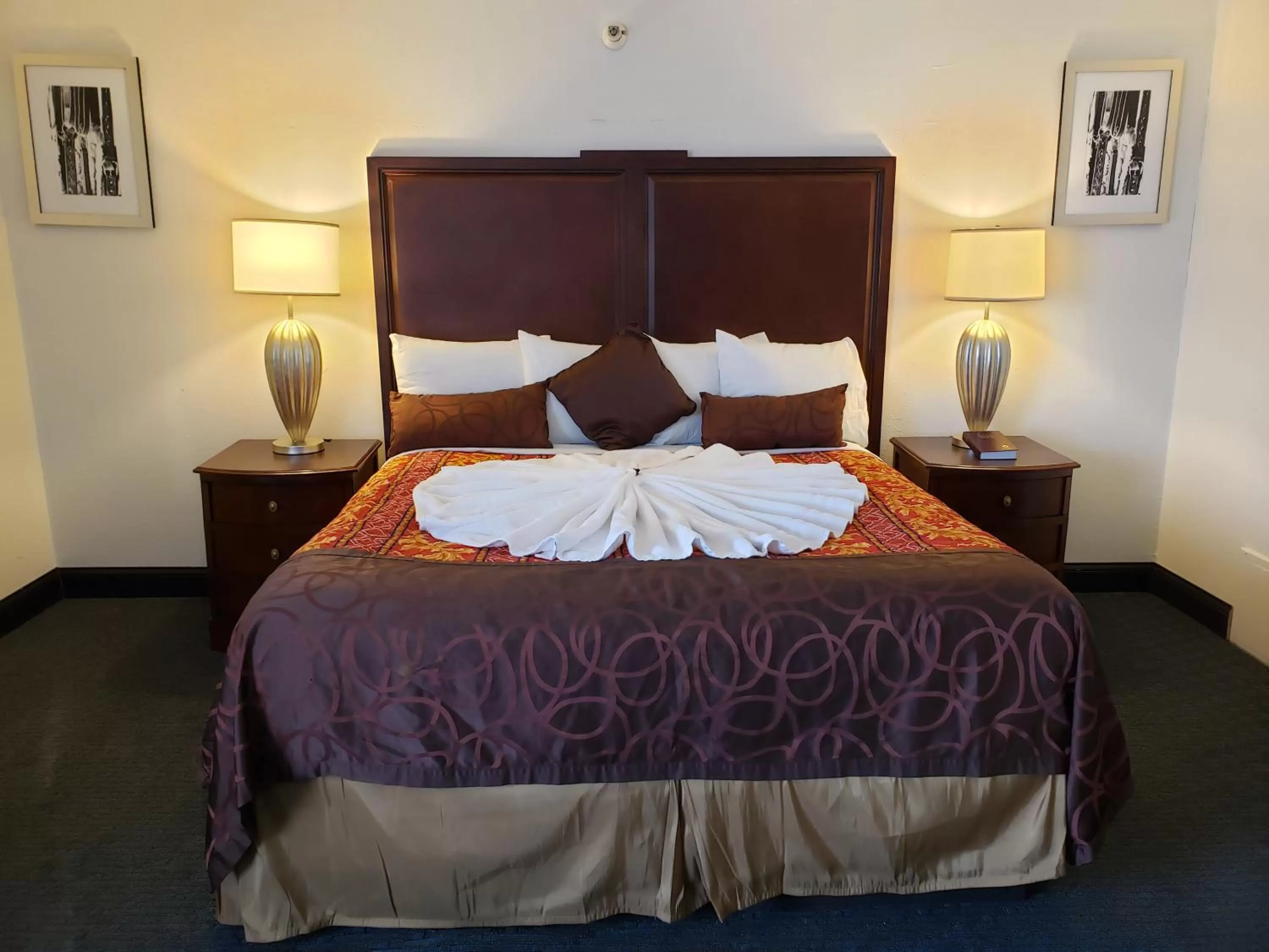 Bedroom in Travelodge by Wyndham Brooklyn Center