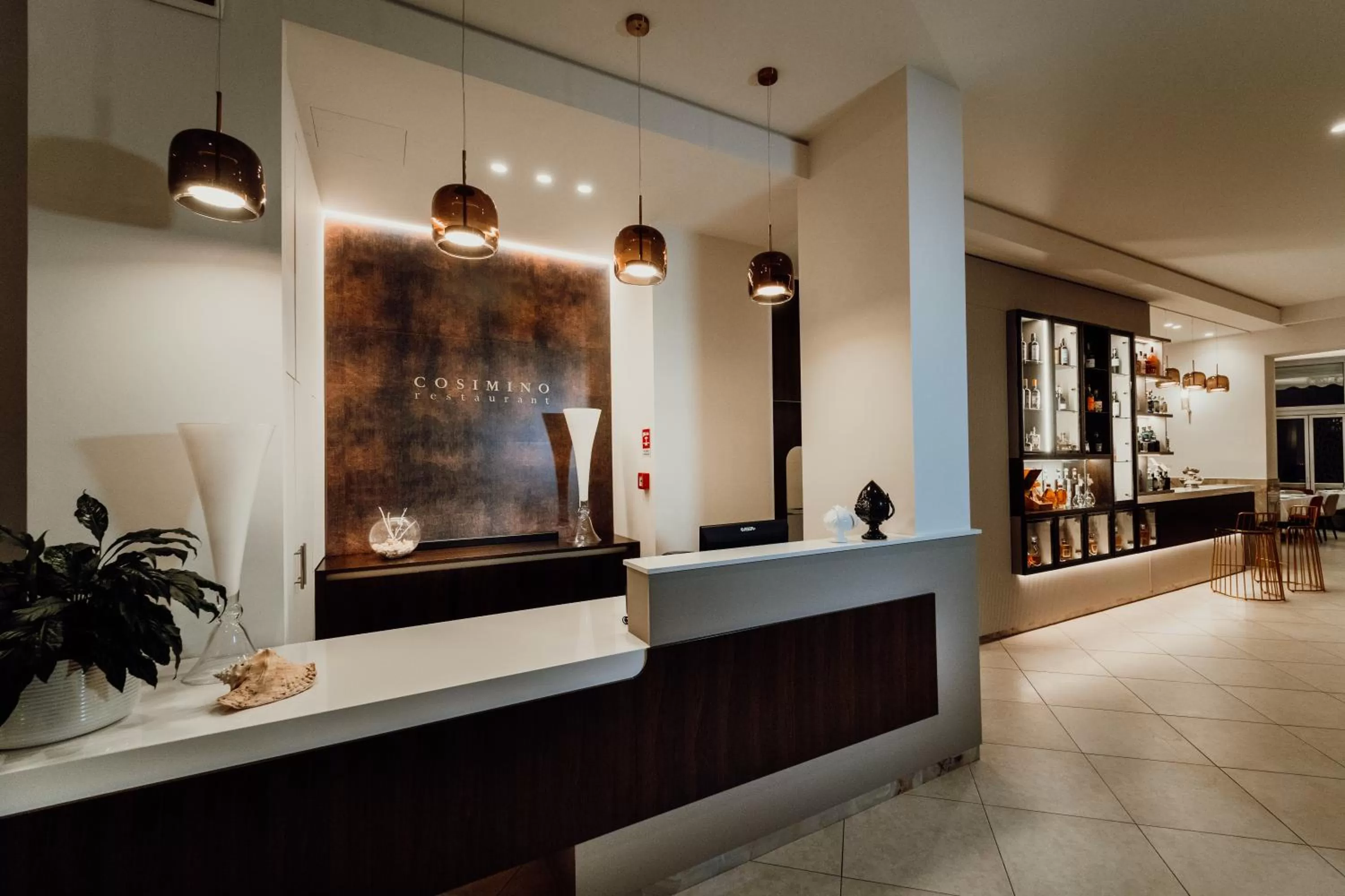 Restaurant/places to eat in Hotel Falli