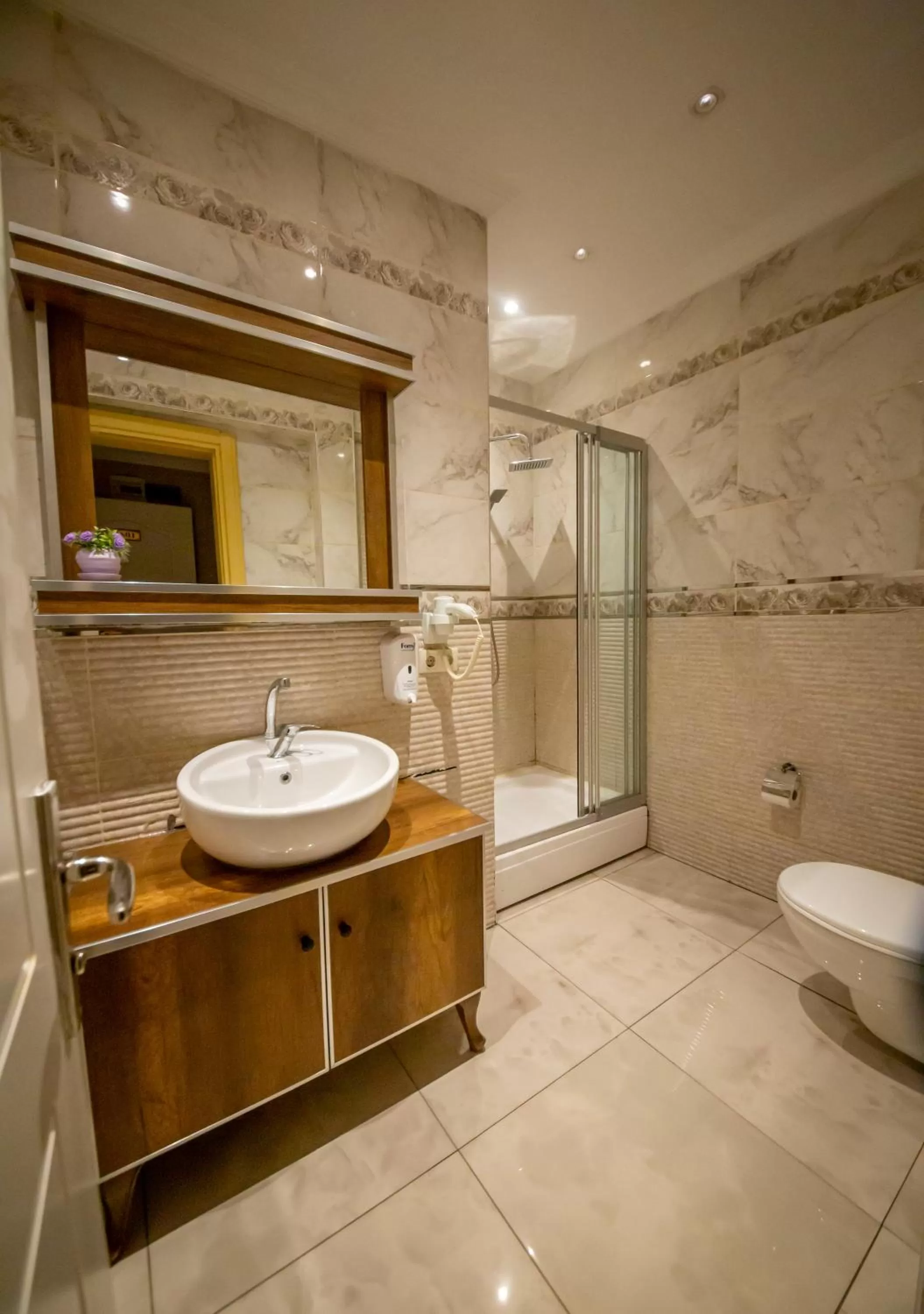 Shower, Bathroom in Royal Palace Hotel