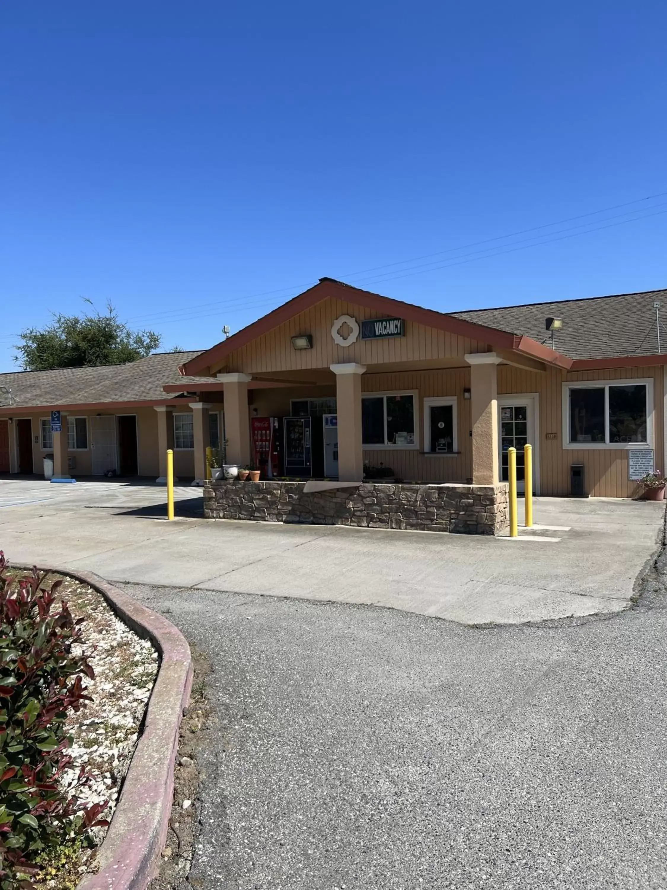 Property Building in Travel Inn Gilroy