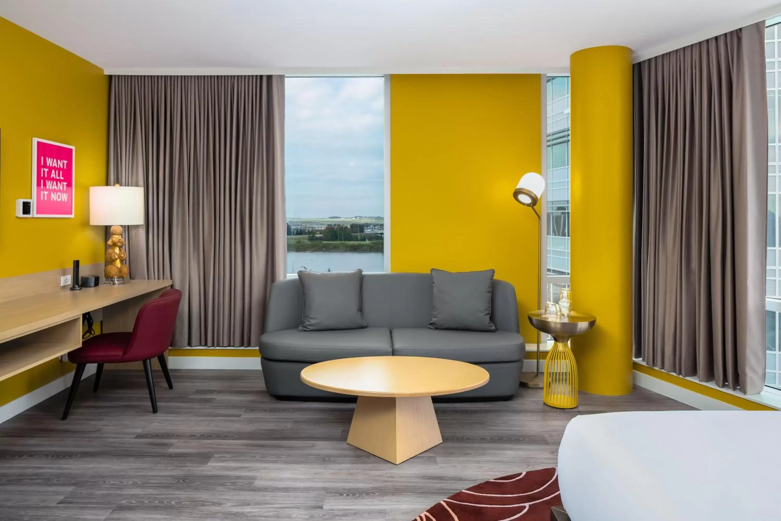 Seating area, Bed in Versante Hotel Seating area, Bed in Versante Hotel