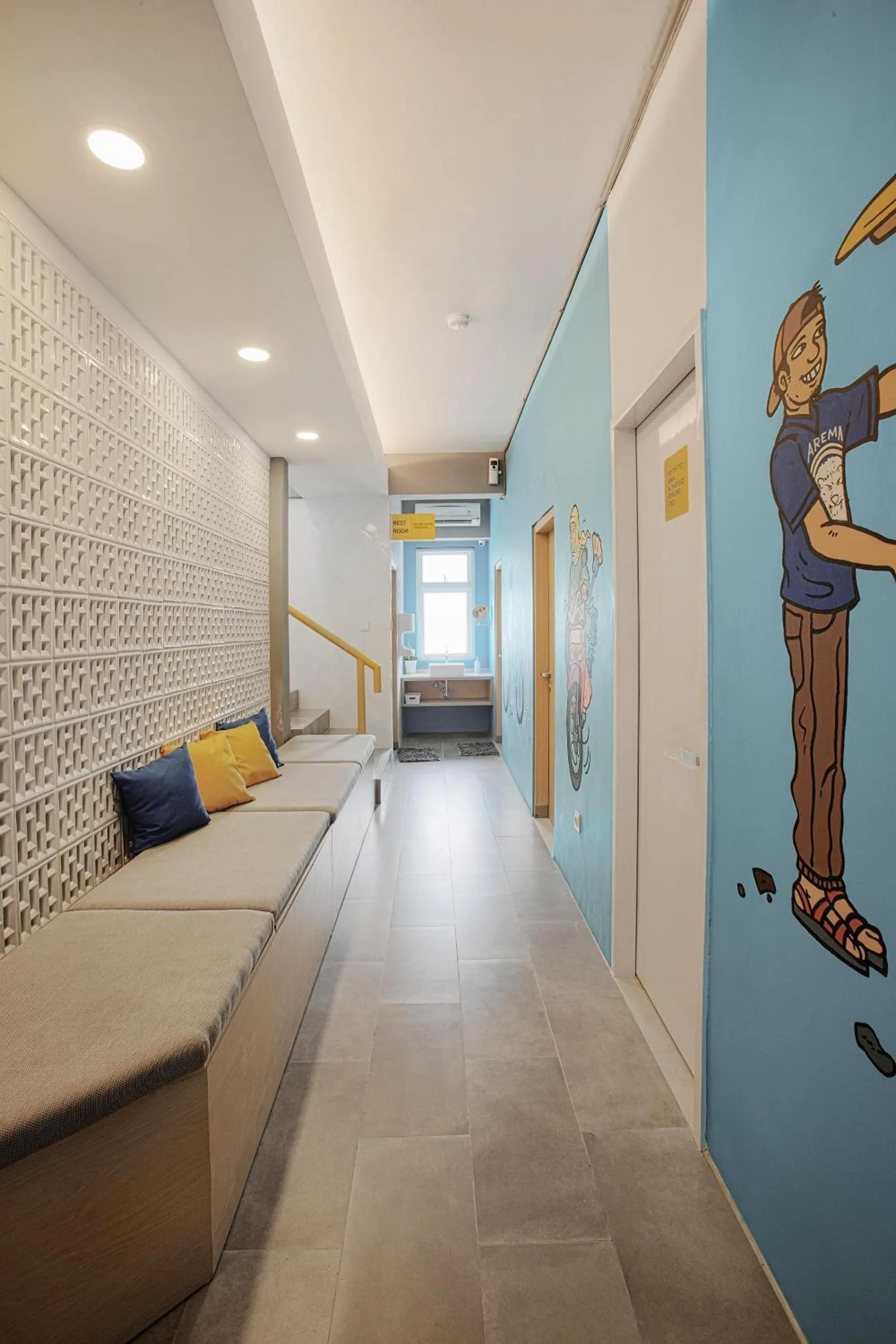 Communal lounge/ TV room in Konko Hostel Jakarta