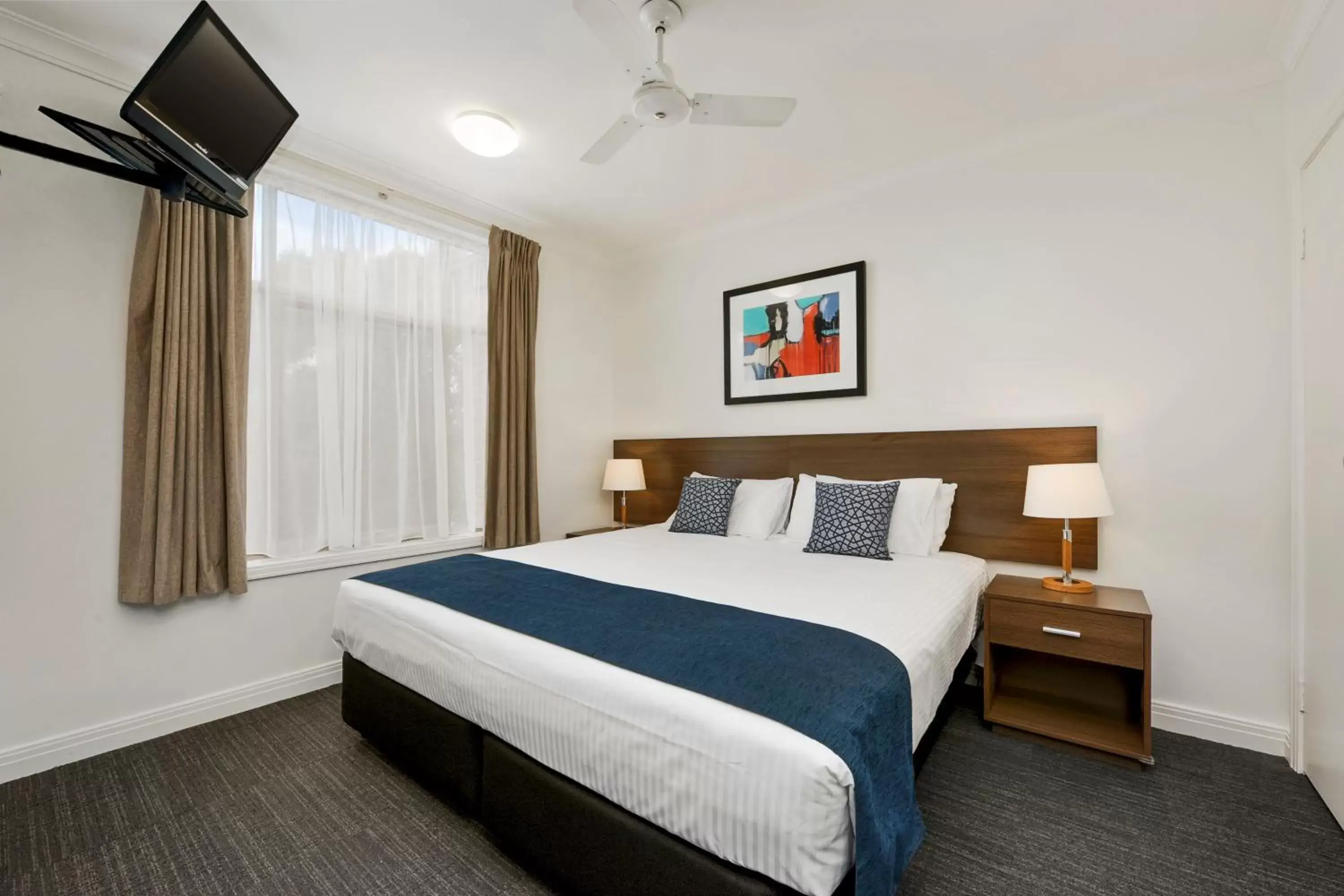 Bedroom, Bed in Quest Dandenong