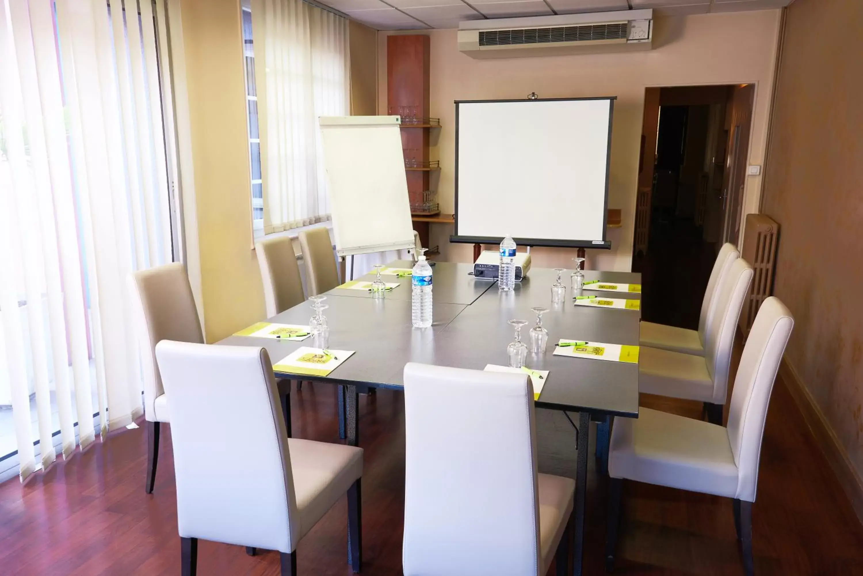 Meeting/conference room in Logis Hotels Grand Hotel d'Orléans