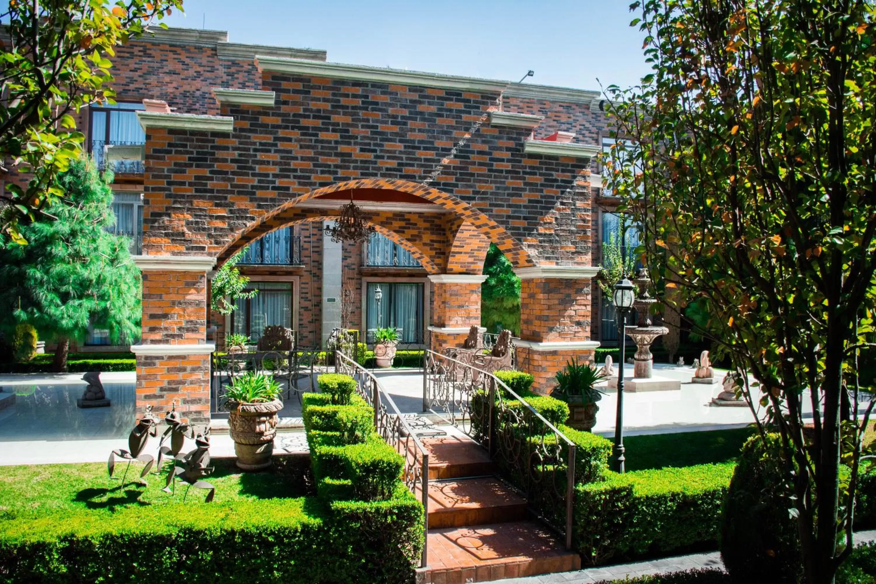 Facade/entrance, Property Building in Quinta del Rey Hotel
