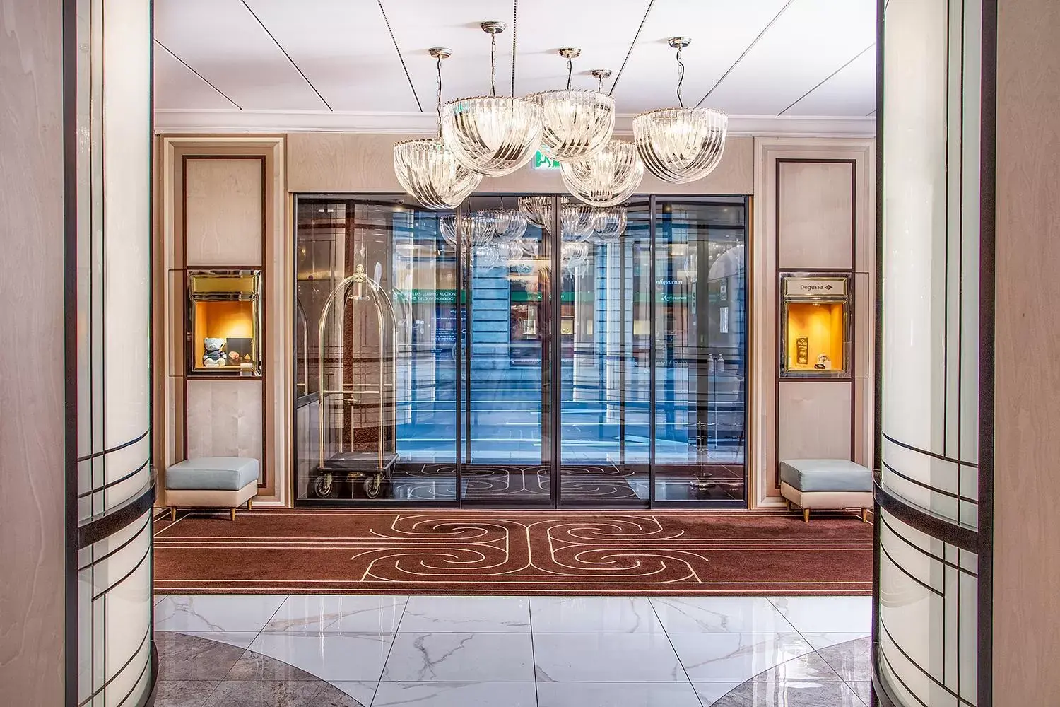 Lobby or reception in Hotel Bristol Lobby or reception in Hotel Bristol