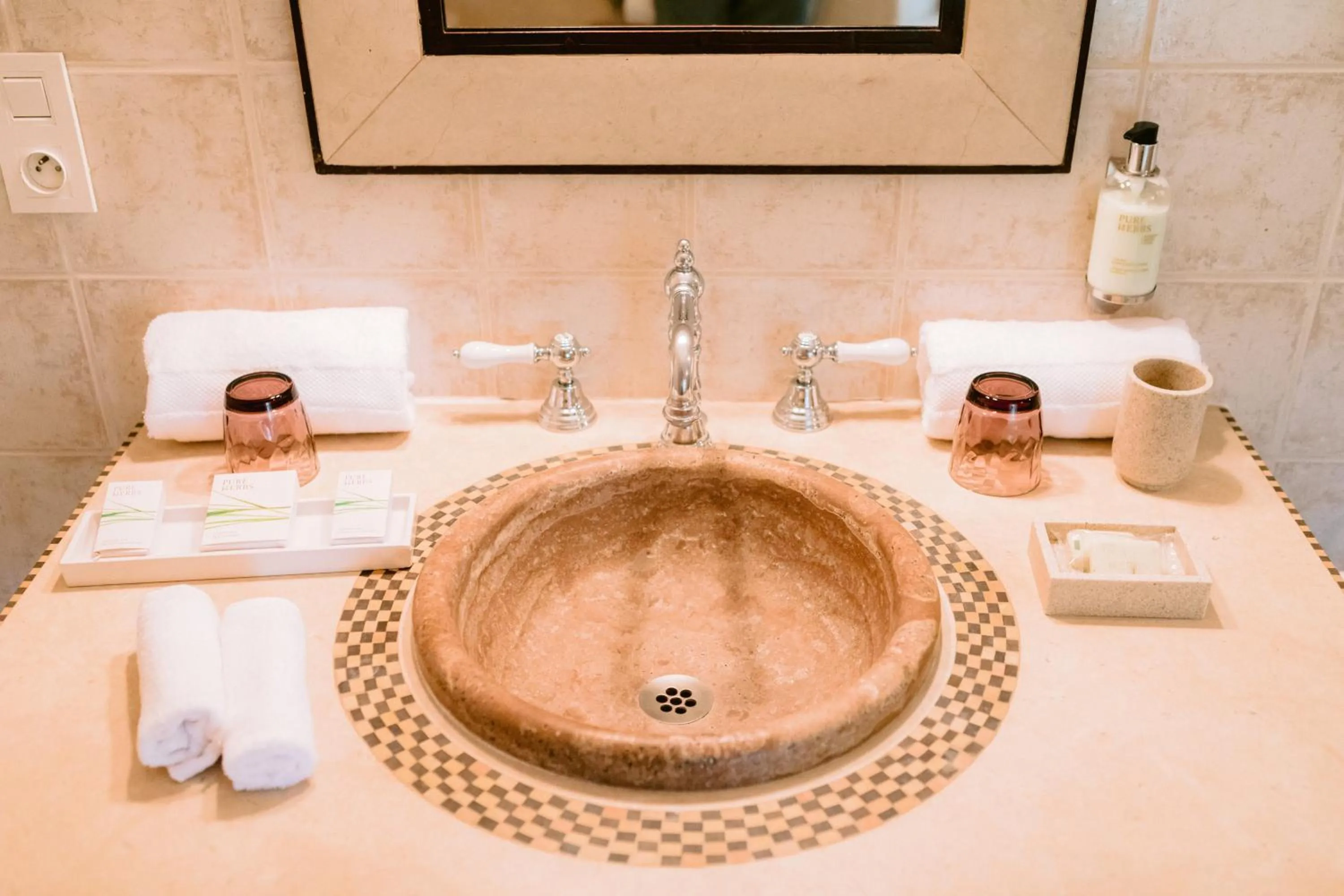 Property building in Le Mas De La Rose - Teritoria