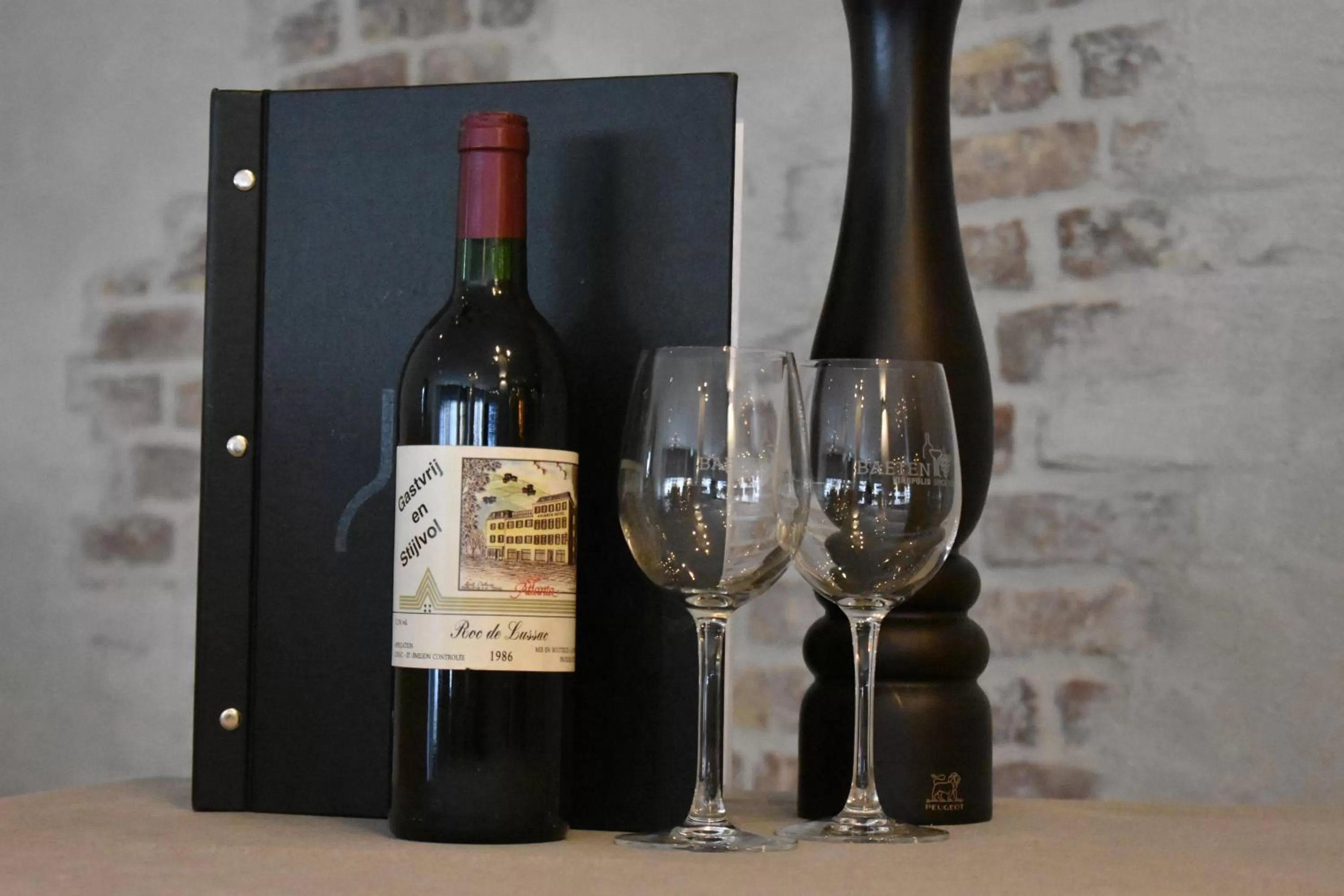 Restaurant/places to eat in Hotel Atlanta