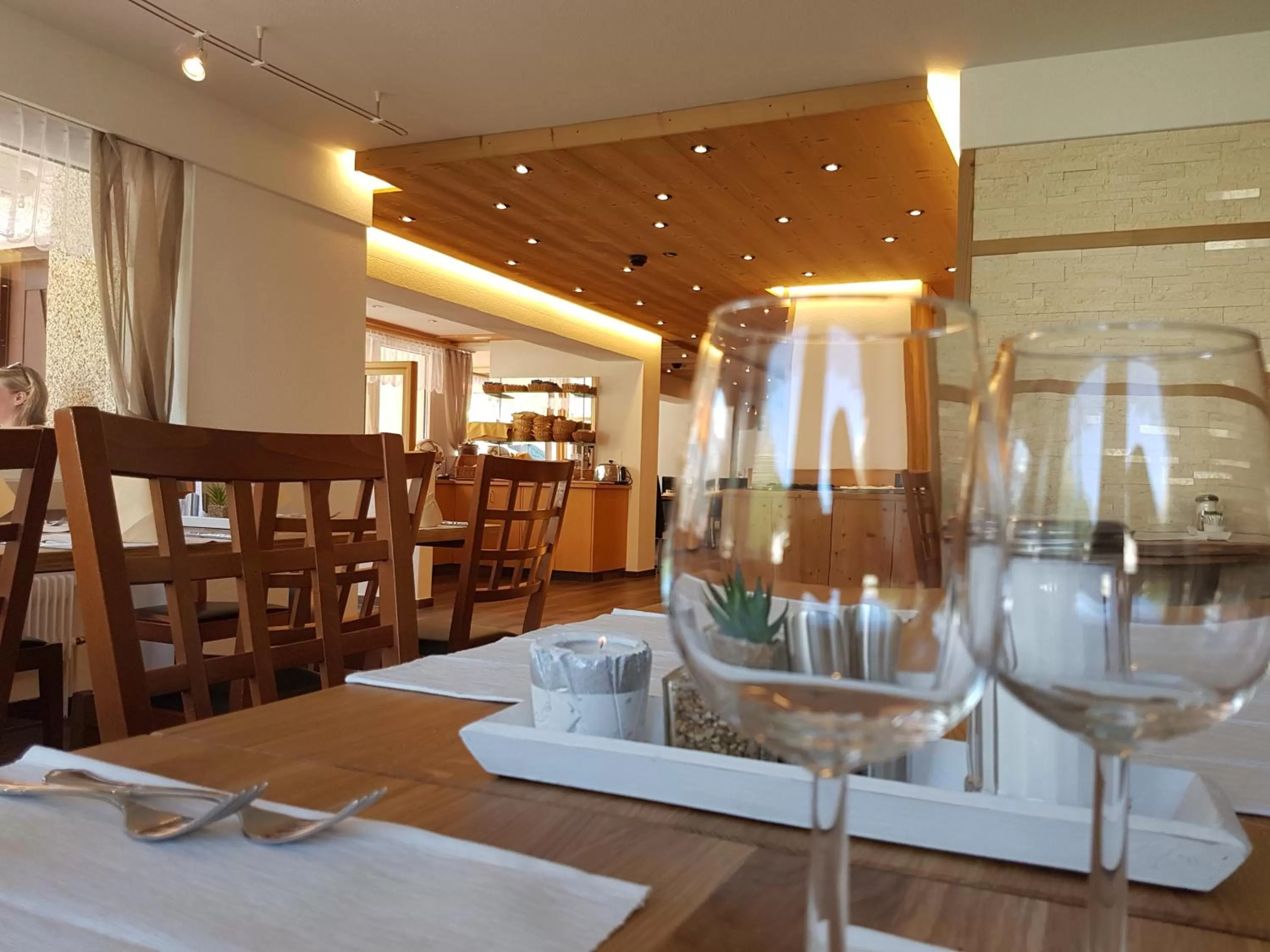 Meals, Restaurant/Places to Eat in Hotel Europa Guest House