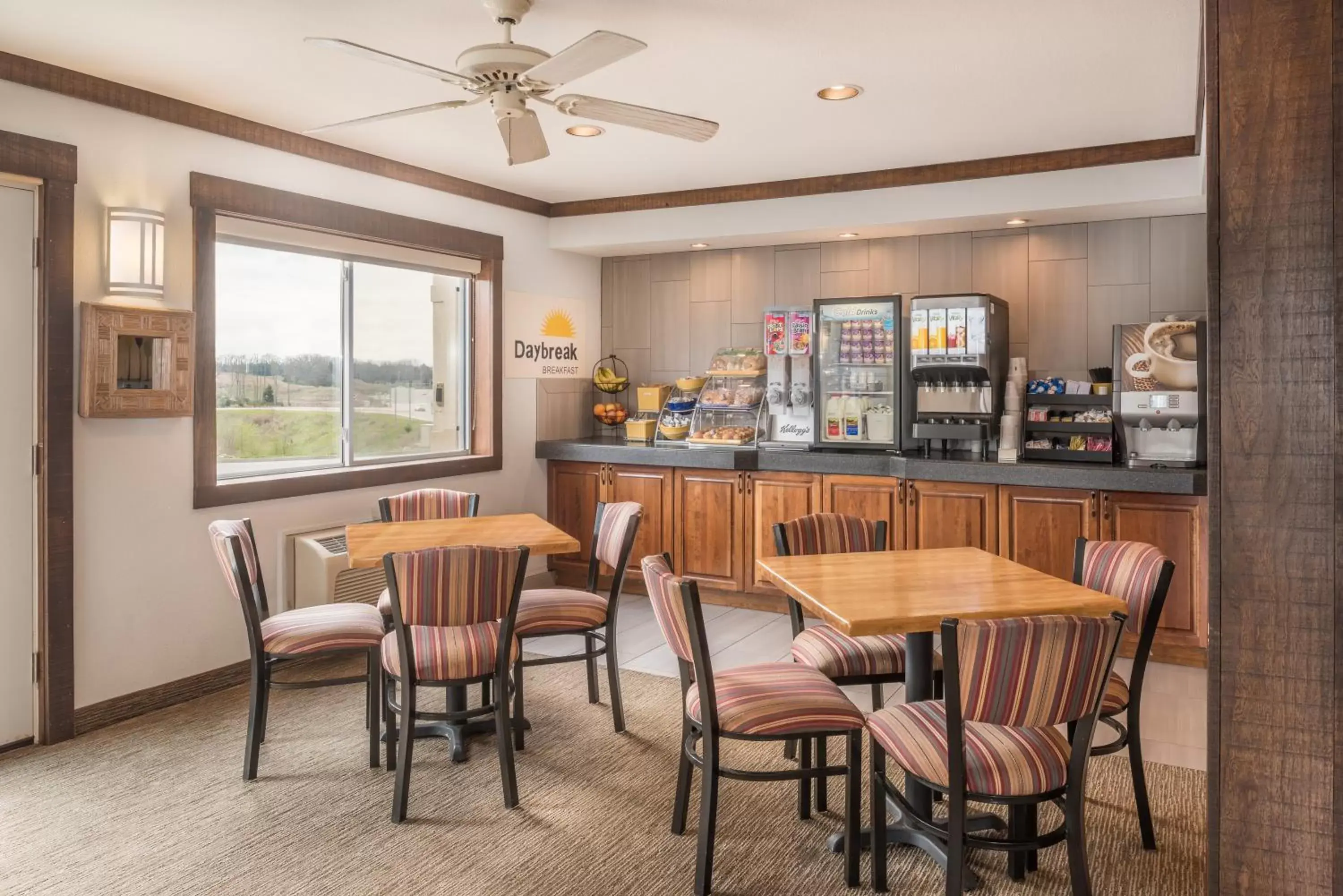 Restaurant/Places to Eat in Days Inn by Wyndham Osage Beach Lake of the Ozarks
