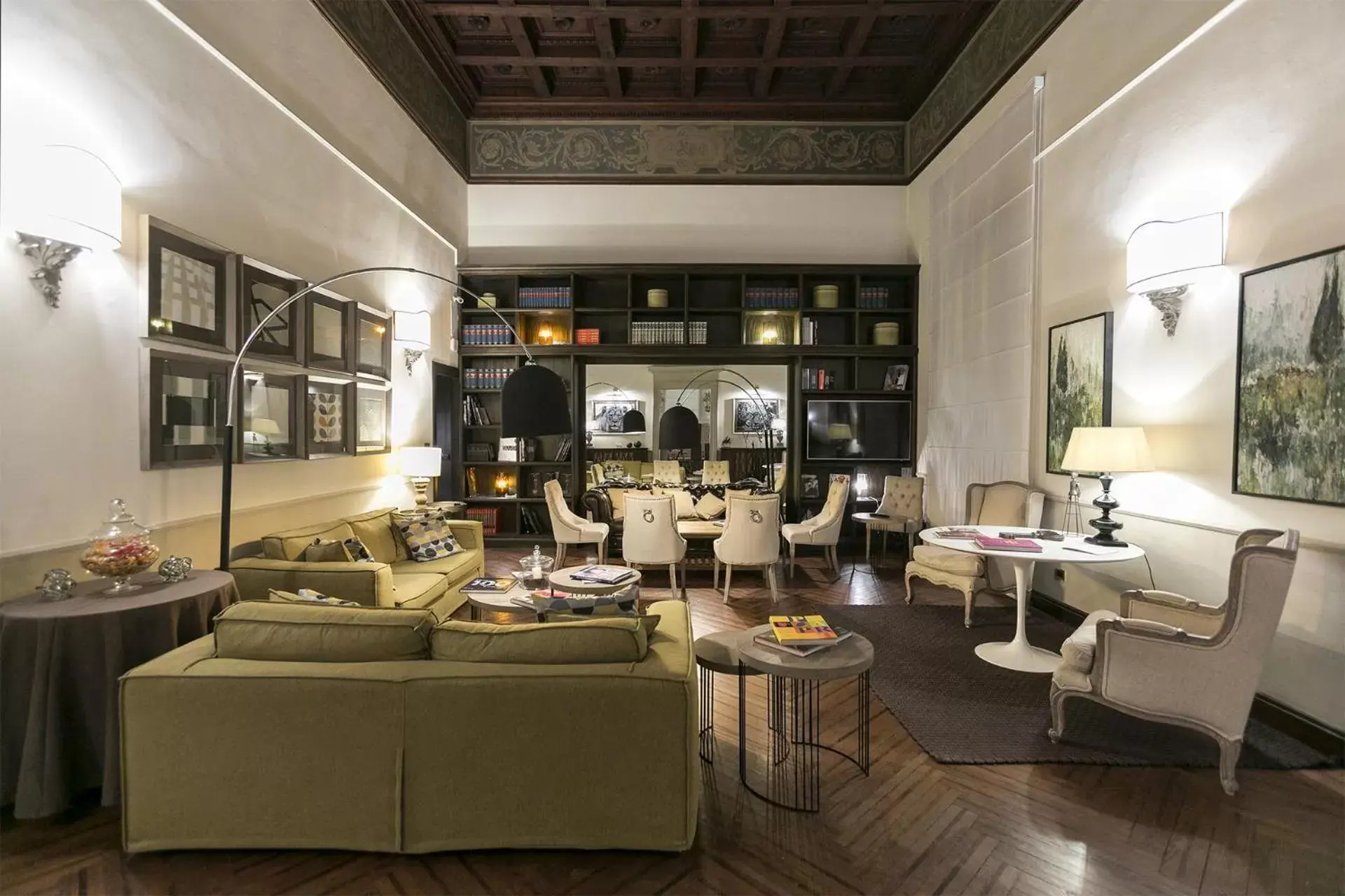 Communal lounge/ TV room in Palazzo Lorenzo Hotel Boutique & Spa