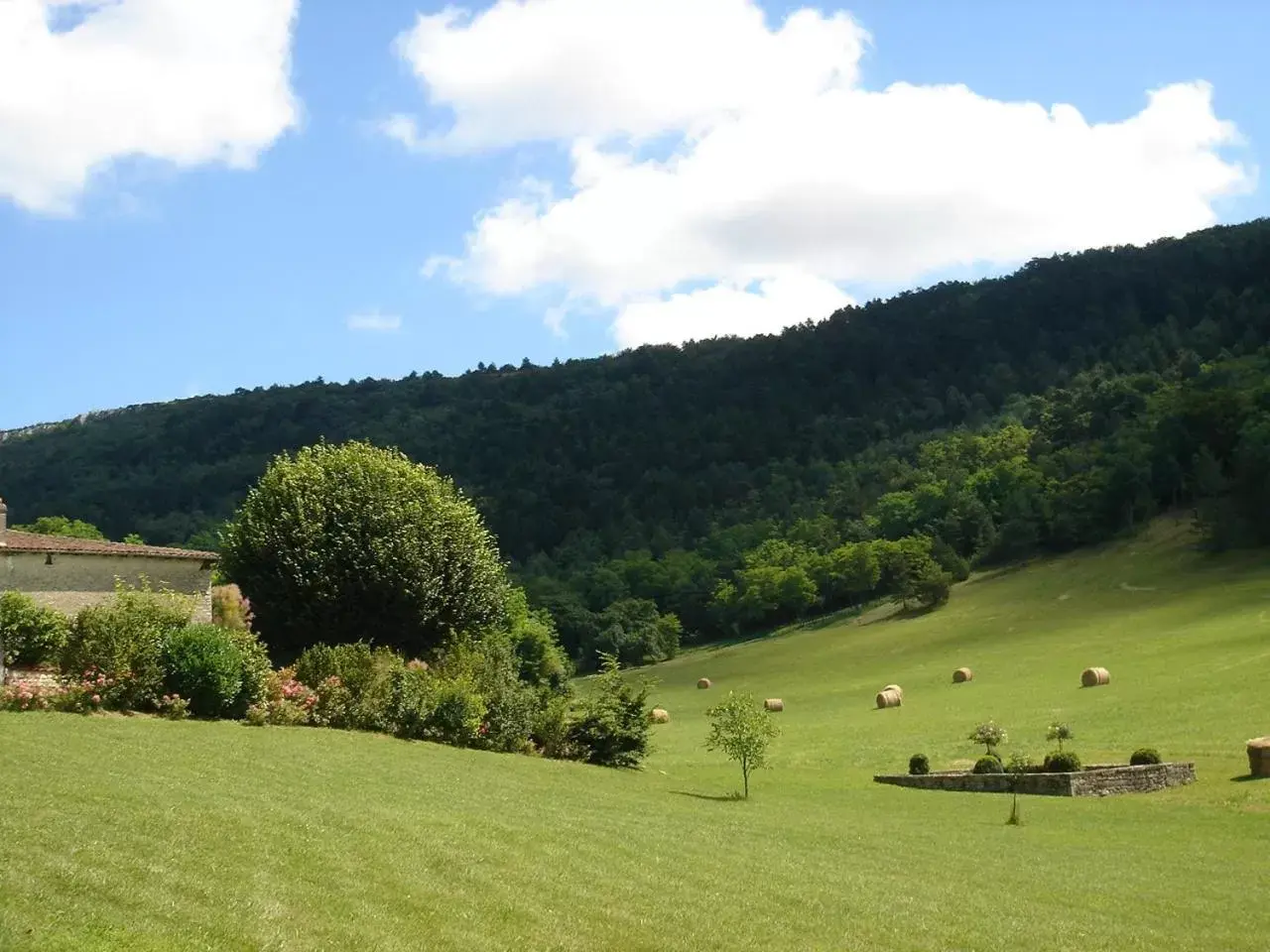 Natural landscape in Clos de Mont July, architecture XVIIIe au cœur de la nature