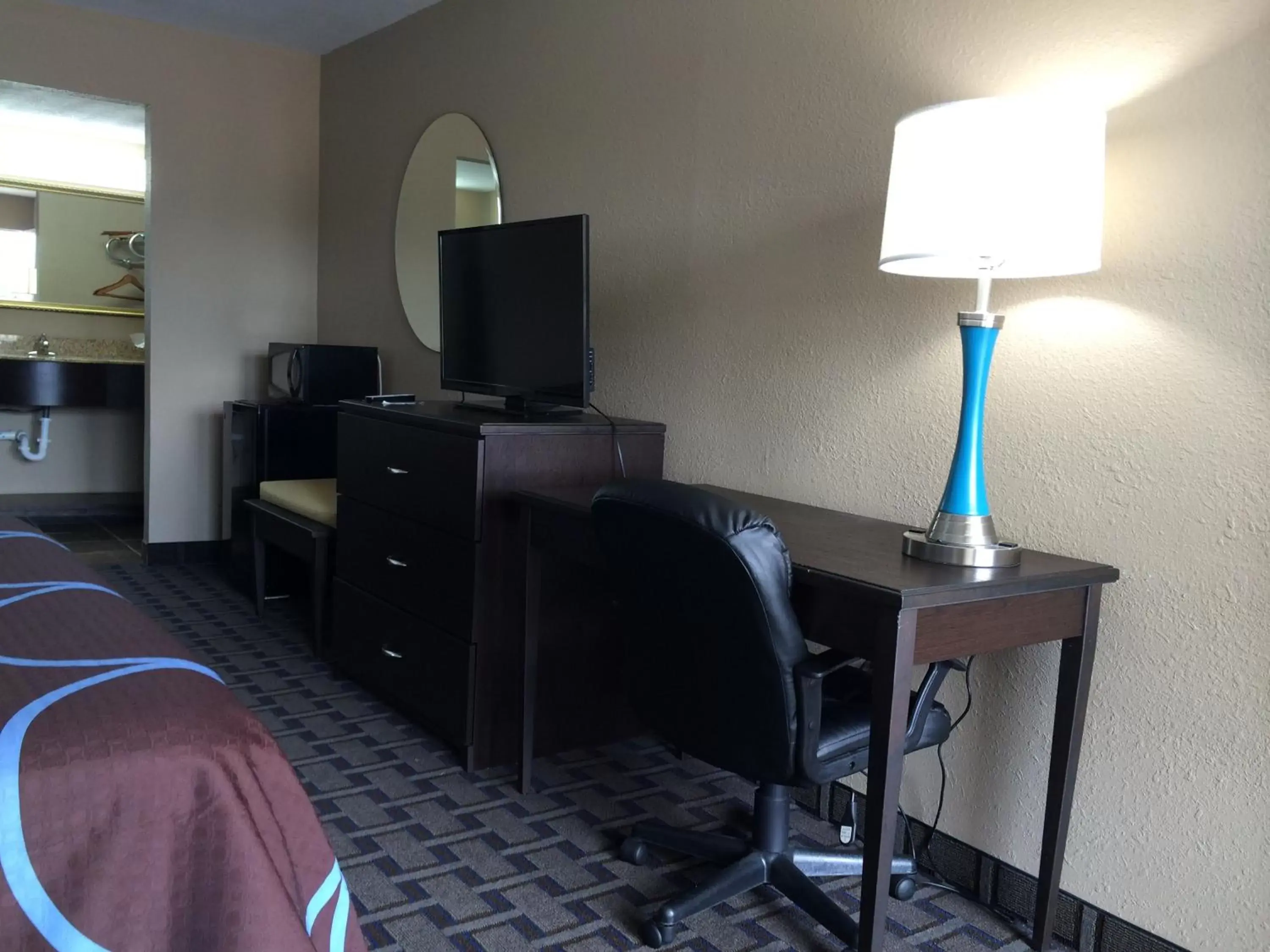 TV and multimedia, TV/Entertainment Center in Super 8 by Wyndham Lakeland