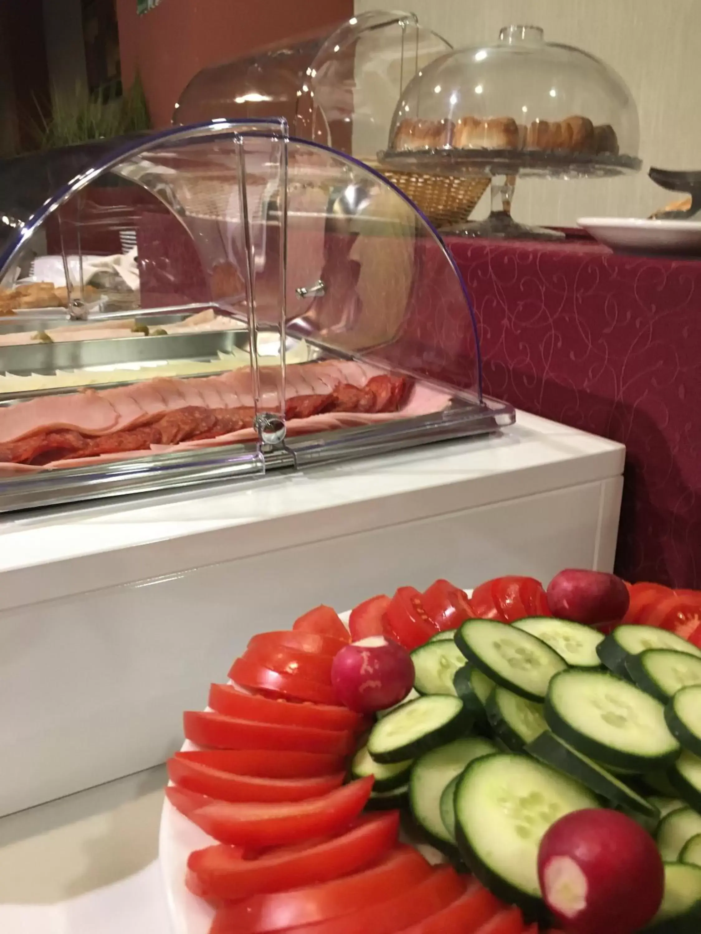 Buffet breakfast, Food in Balkan Hotel Garni