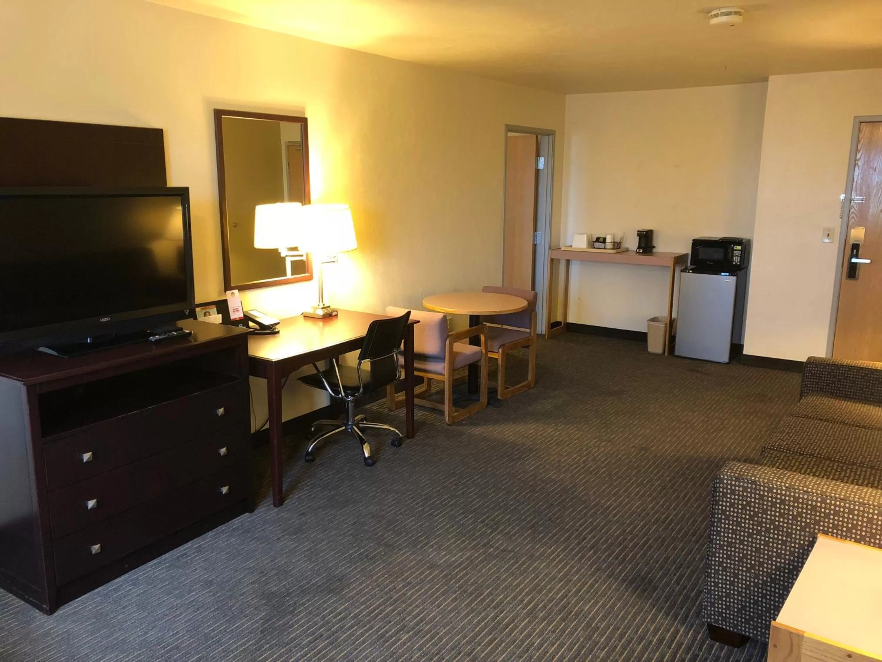 Living room in Super 8 by Wyndham Woodburn