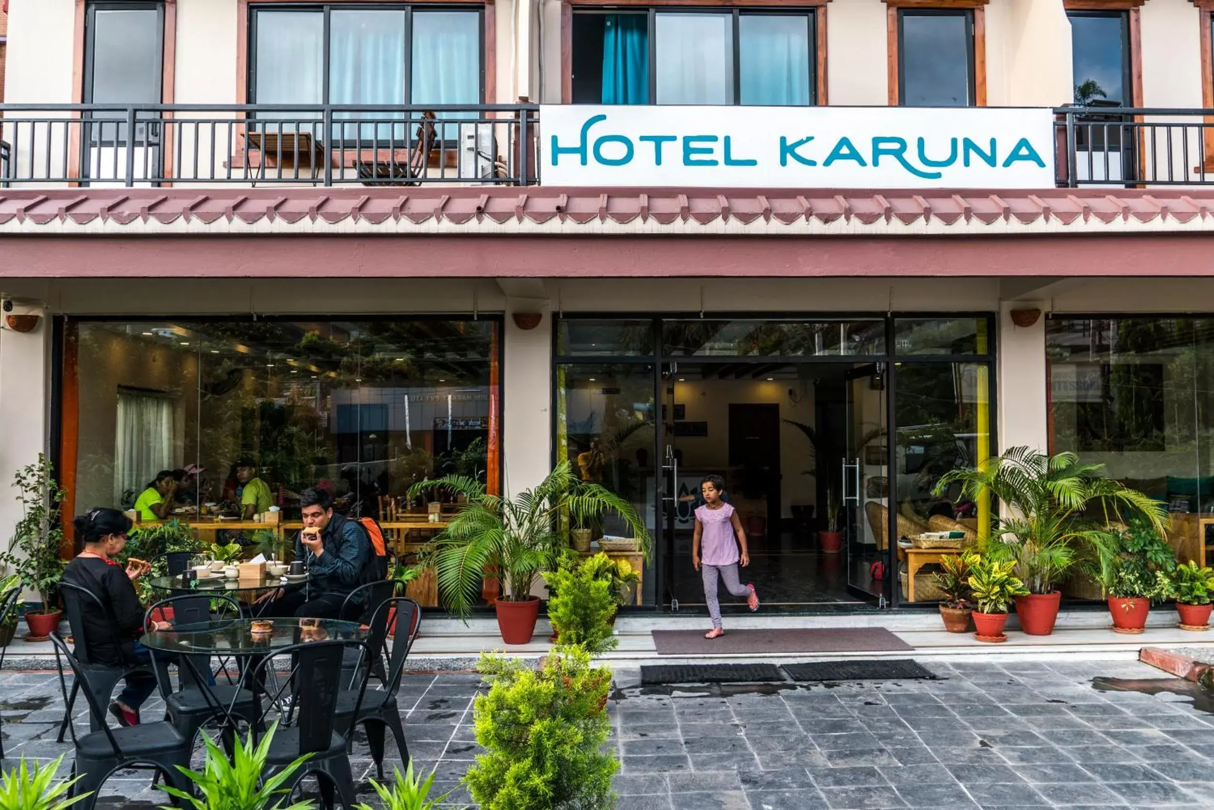 Restaurant/places to eat in Hotel Karuna