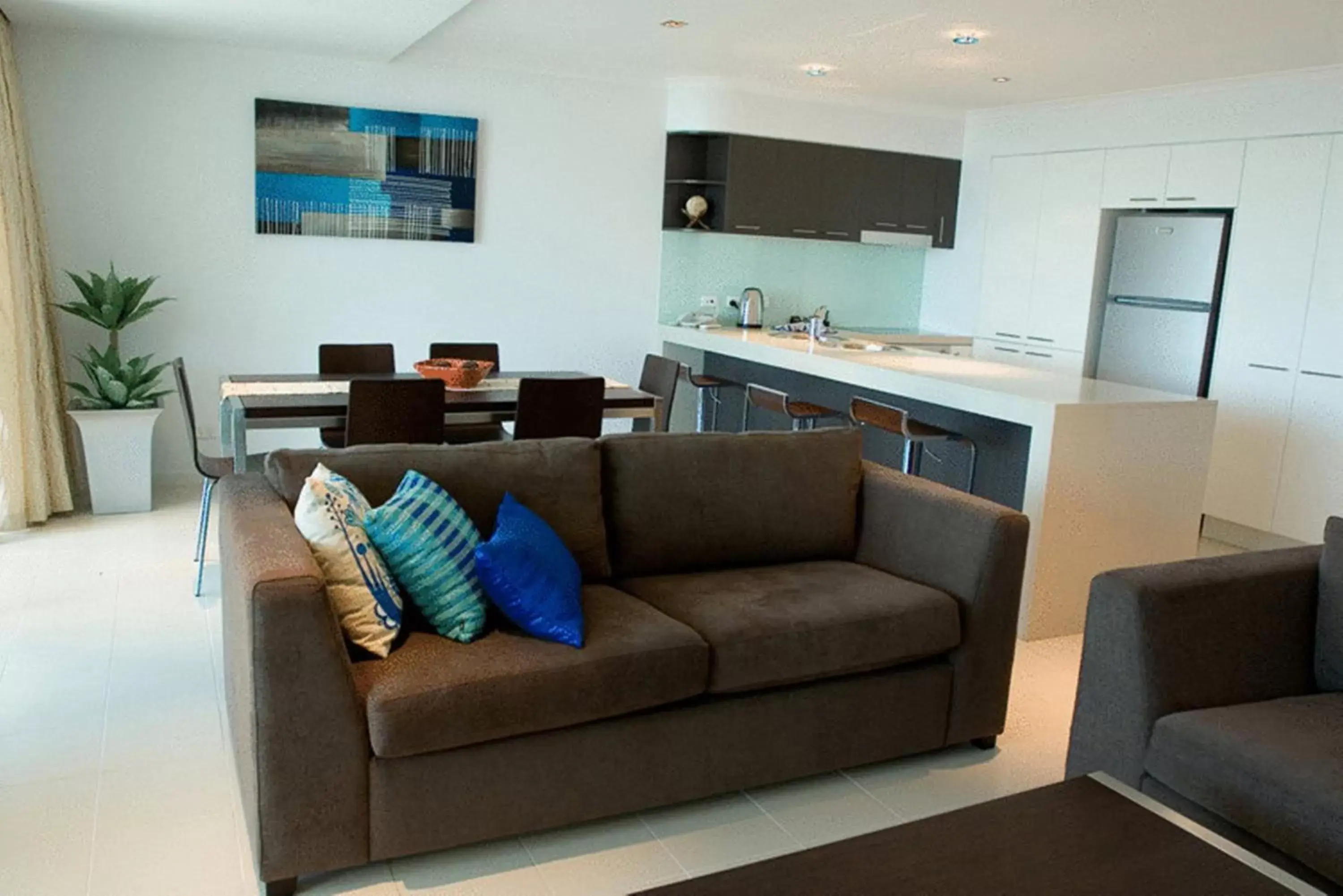 Kitchen or kitchenette, Seating Area in at Marina Shores