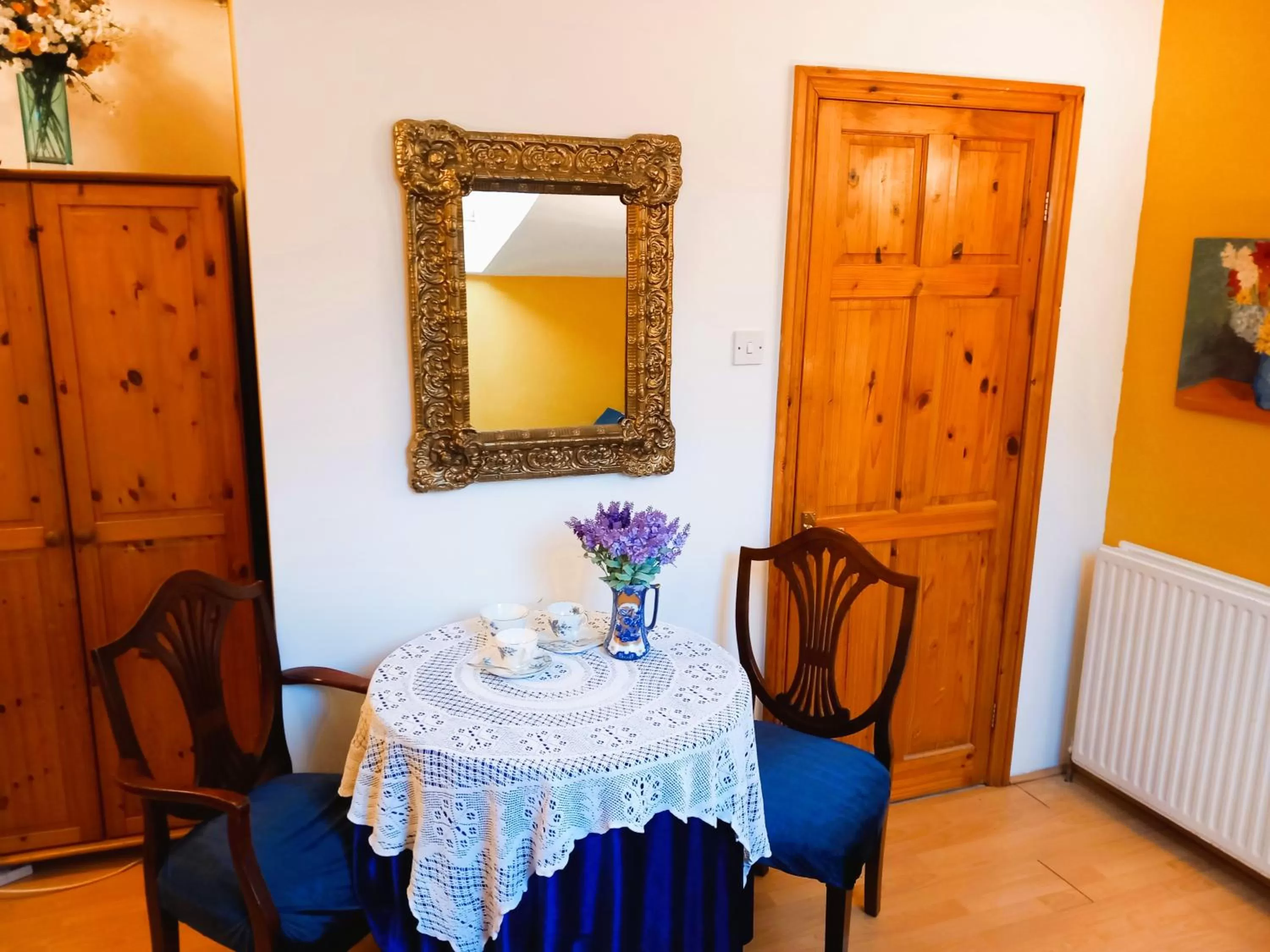Dining area in Dawson Place, Juliette's Bed and Breakfast