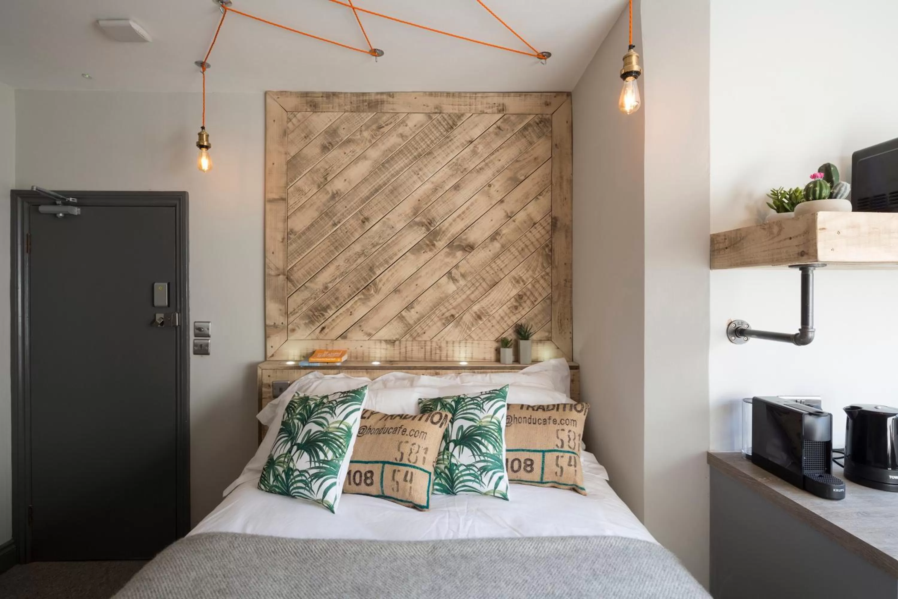 Bed in One Broad Street