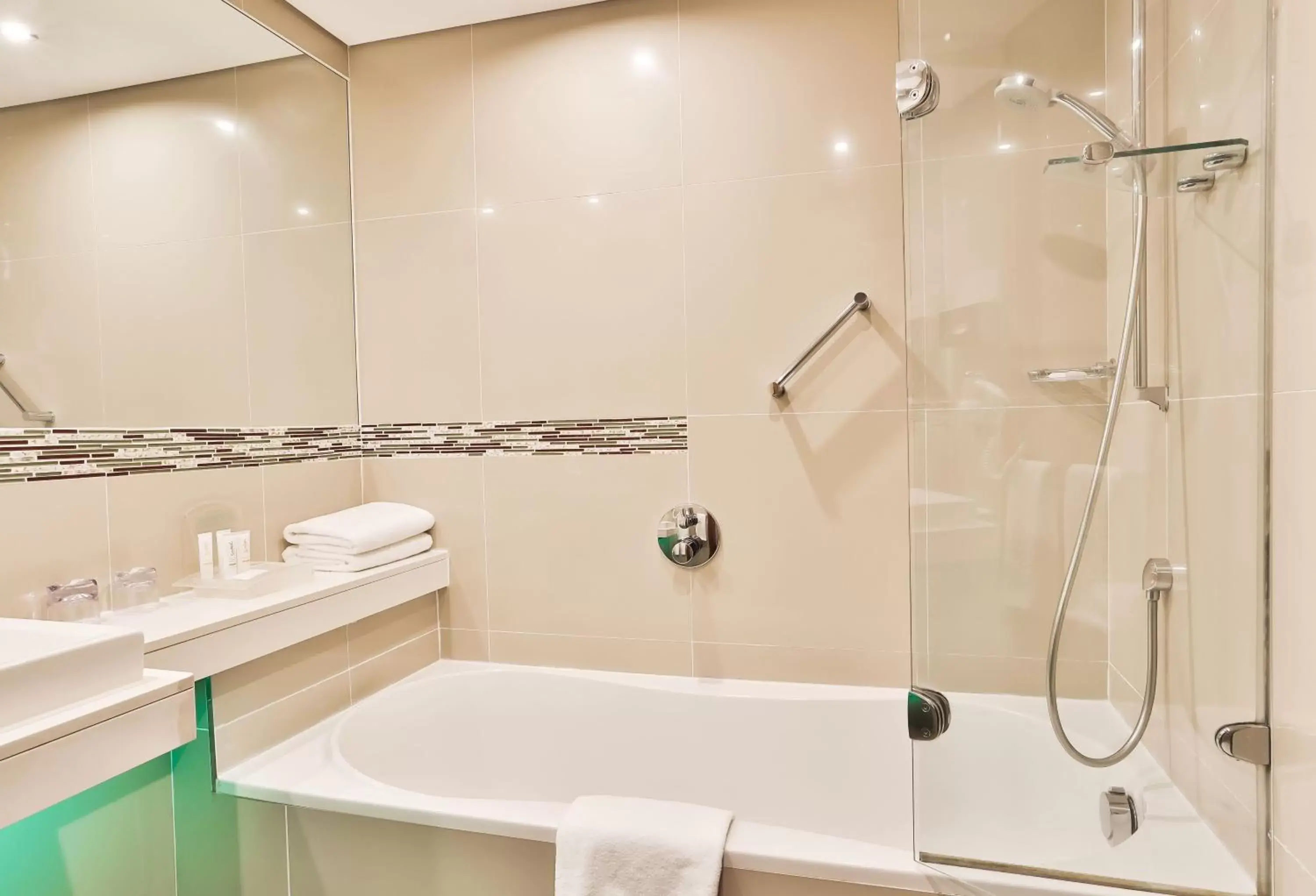 Property building, Bathroom in Holiday Inn Johannesburg-Rosebank, an IHG Hotel