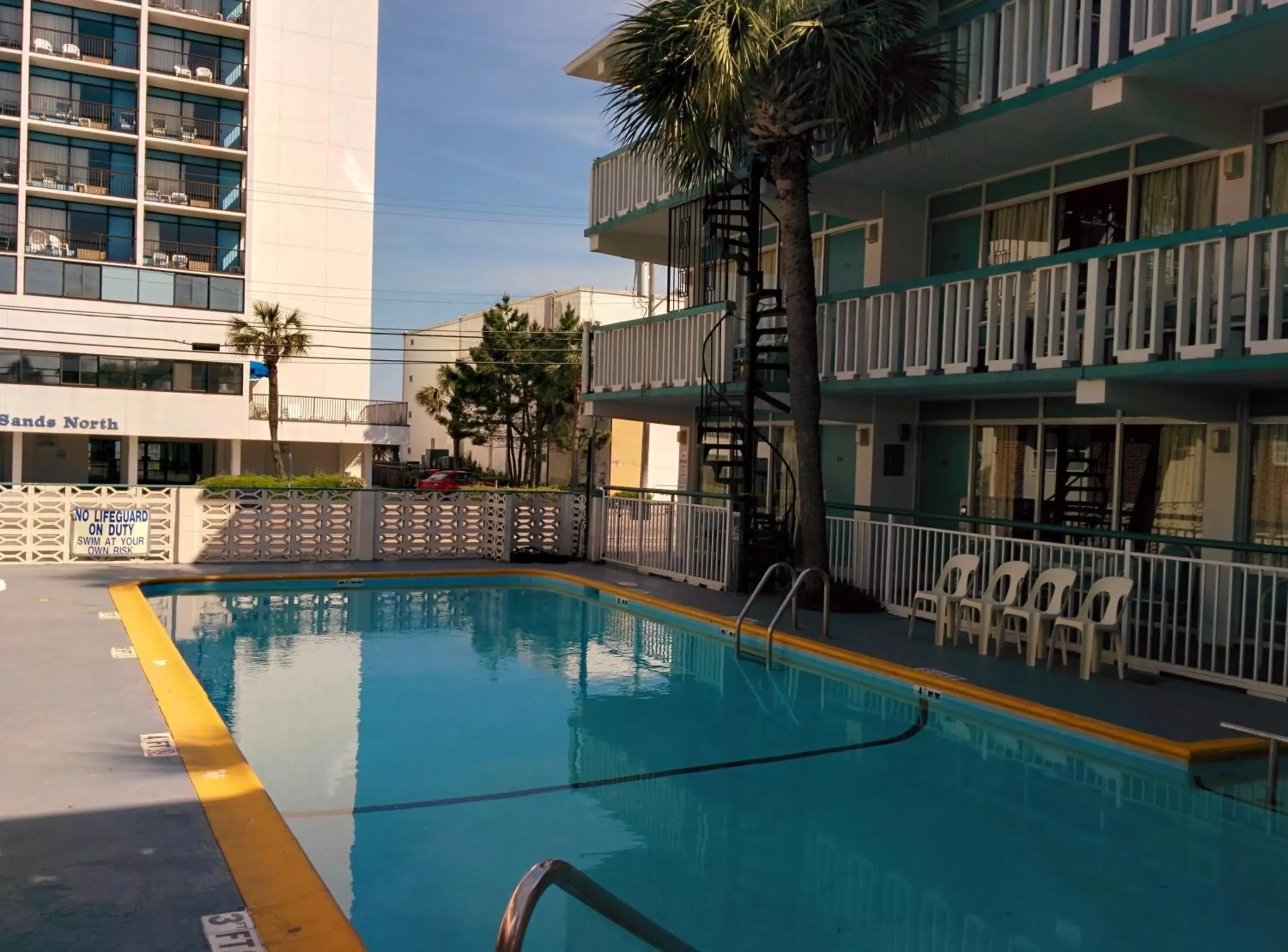 Property building, Swimming Pool in Wayfarer Motel