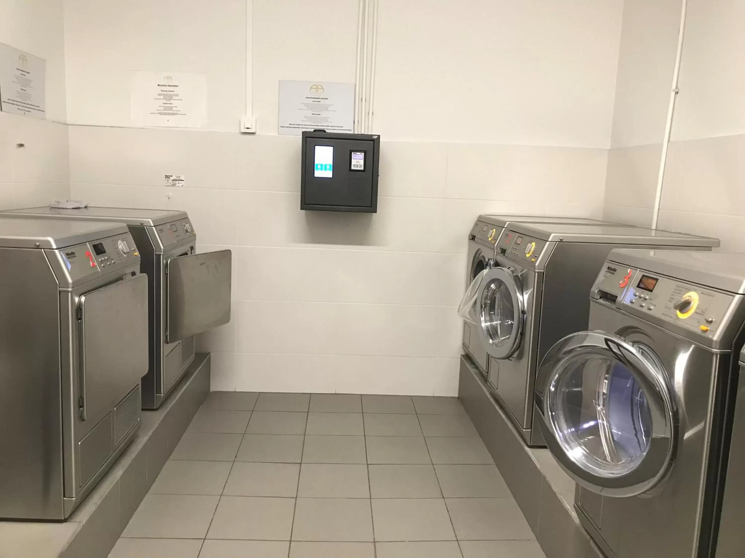 washing machine, Kitchen/Kitchenette in All Suites Appart Hôtel Massy Palaiseau